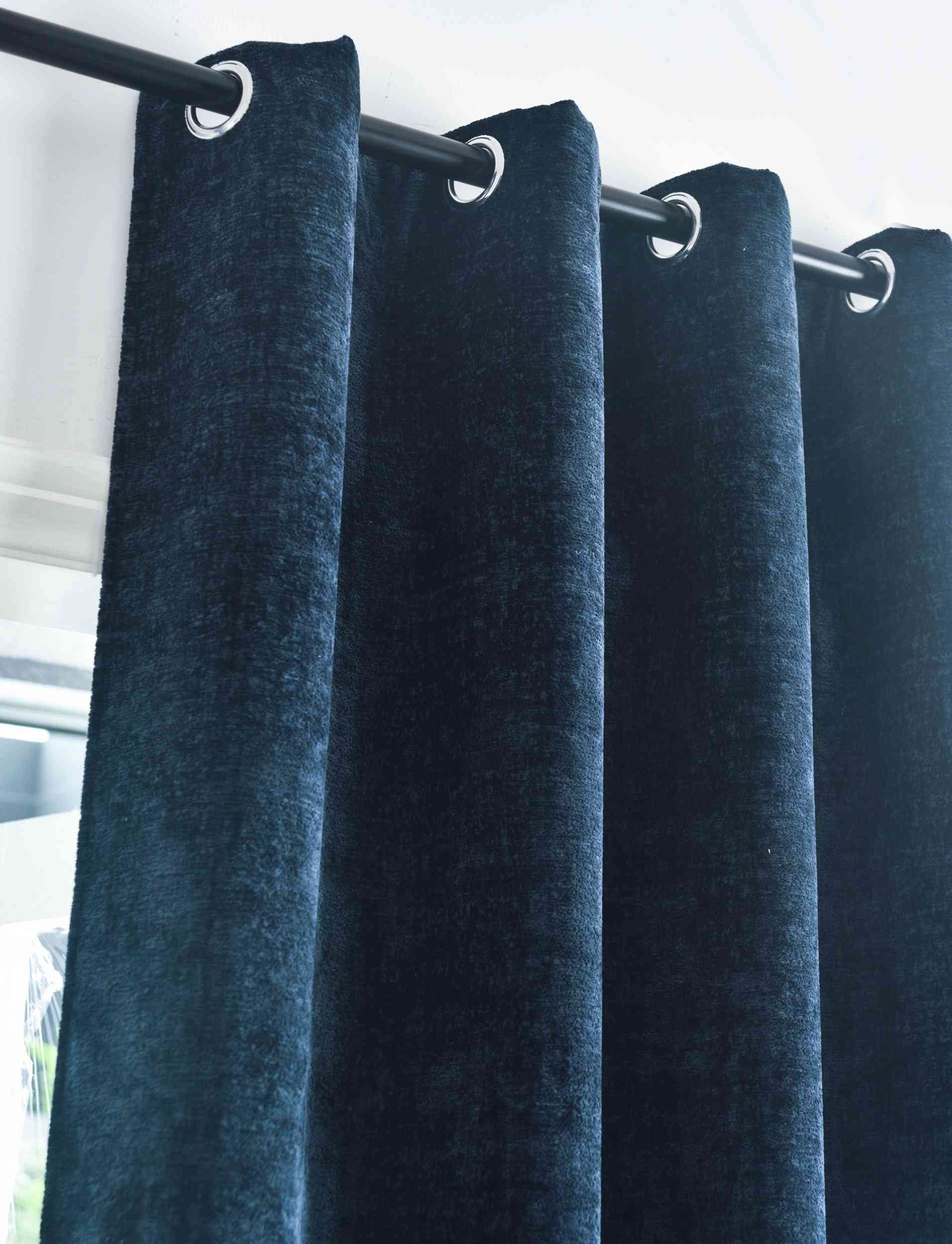 2er Set Verdunkelungsvorhänge »Nürnberg« Ösen Raffhalter Chenille samtig weich geschmeidig fallend 202420-2 Vorhang Img6731_1_48a73c0f-ca98-4cf7-9798-c791500ef3fd | Gardinenbox.de