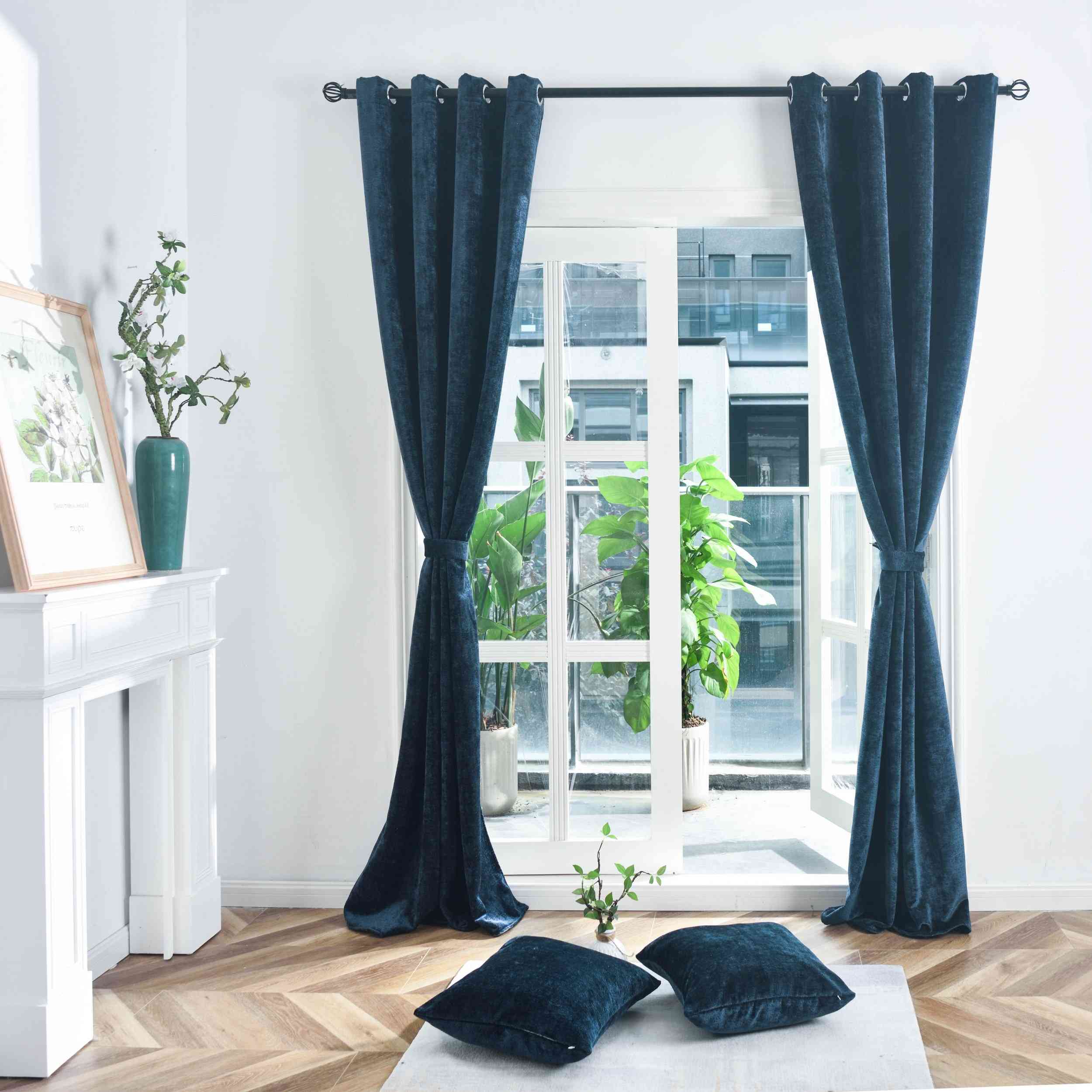 Verdunkelungsvorhang »Nürnberg« Ösen Raffhalter Chenille samtig weich geschmeidig fallend 202420 Vorhang Img6744_1 | Gardinenbox.de