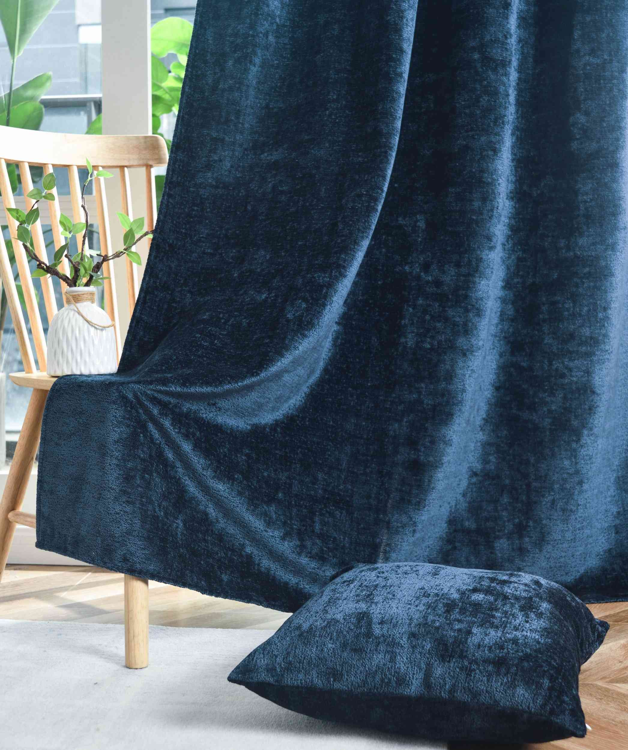 Verdunkelungsvorhang »Nürnberg« Ösen Raffhalter Chenille samtig weich geschmeidig fallend 202420 Vorhang Img6746_1 | Gardinenbox.de