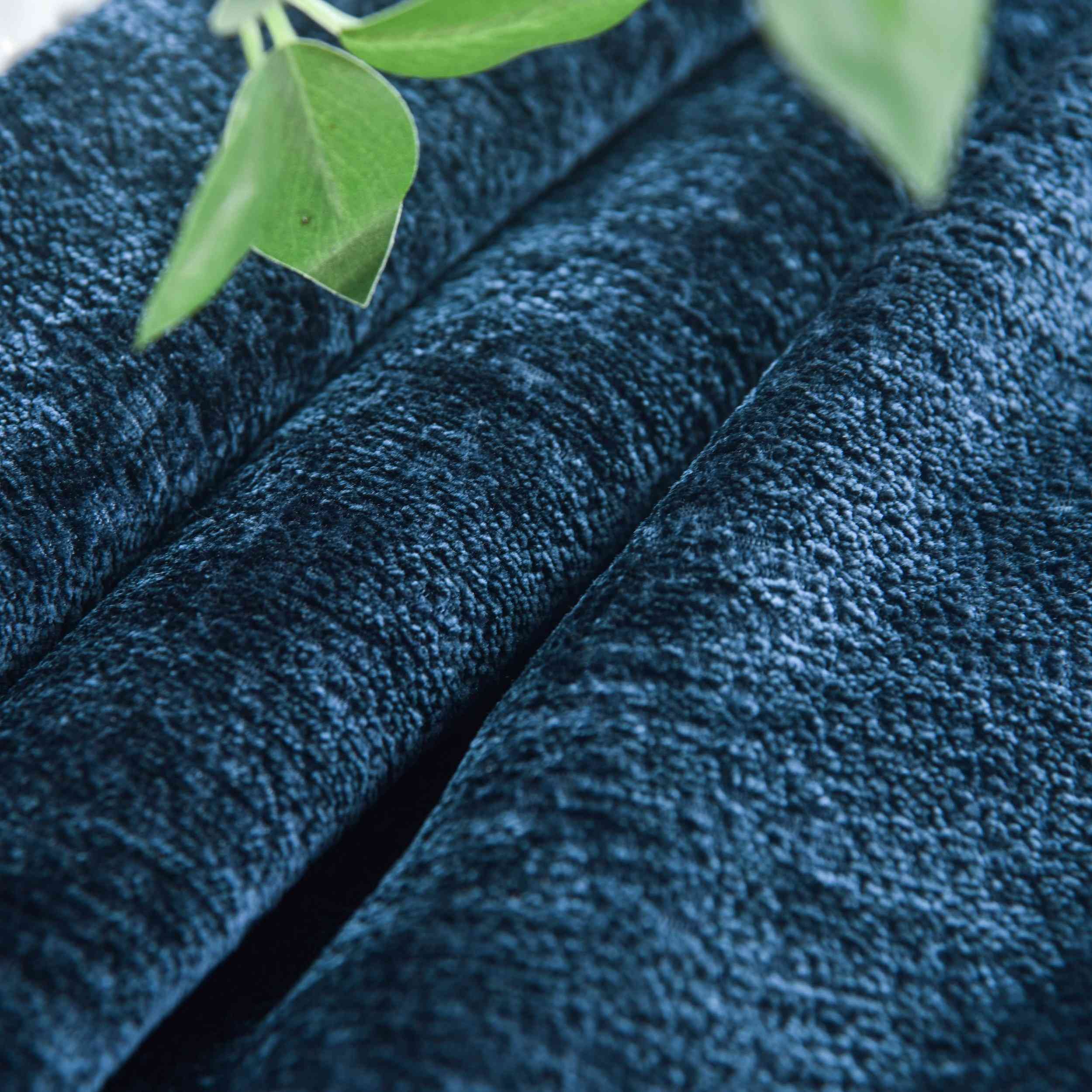 2er Set Verdunkelungsvorhänge »Nürnberg« Ösen Raffhalter Chenille samtig weich geschmeidig fallend 202420-2 Vorhang Img6750_2_78d46e93-0796-4a12-a2e4-73e12e5a7bd9 | Gardinenbox.de