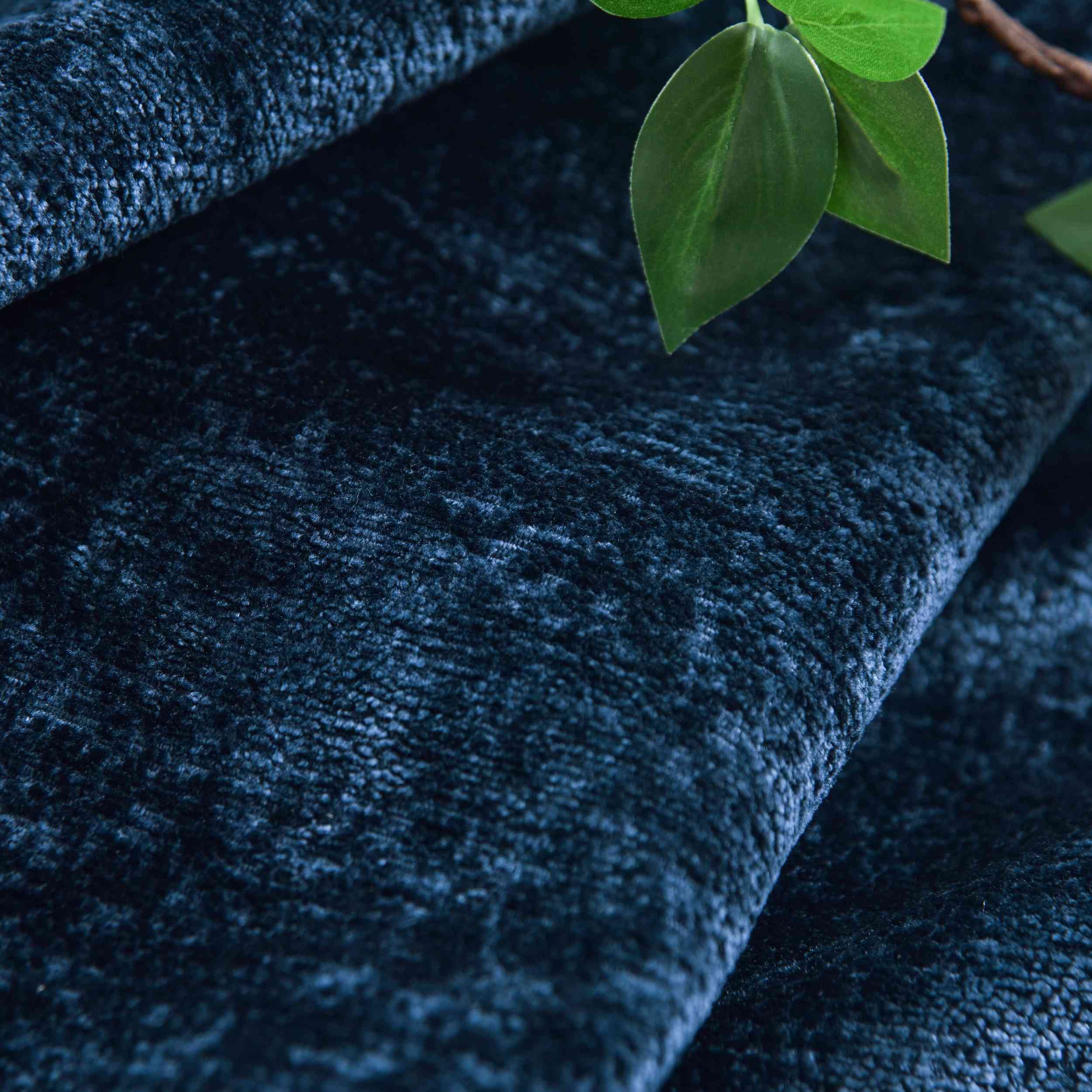 2er Set Verdunkelungsvorhänge »Nürnberg« Ösen Raffhalter Chenille samtig weich geschmeidig fallend 202420-2 Vorhang Img6756_2_989ff486-5ea9-40b9-afbb-19b8a17d40e7 | Gardinenbox.de