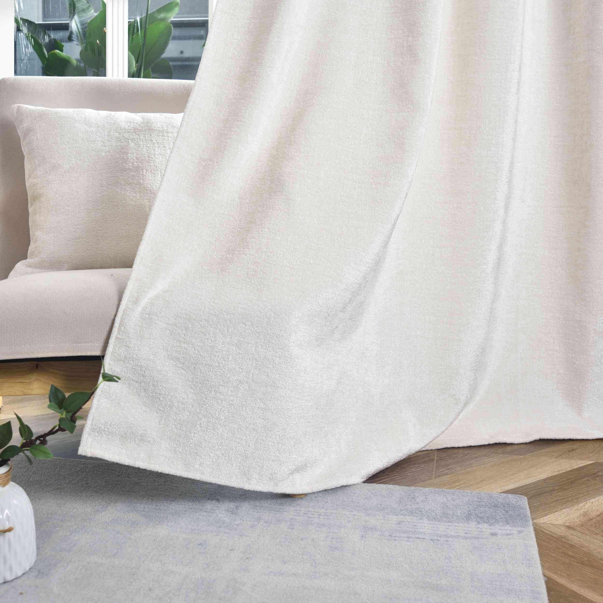 Verdunkelungsvorhang »Nürnberg« Ösen Raffhalter Chenille samtig weich geschmeidig fallend 202420 Vorhang Img6781 | Gardinenbox.de