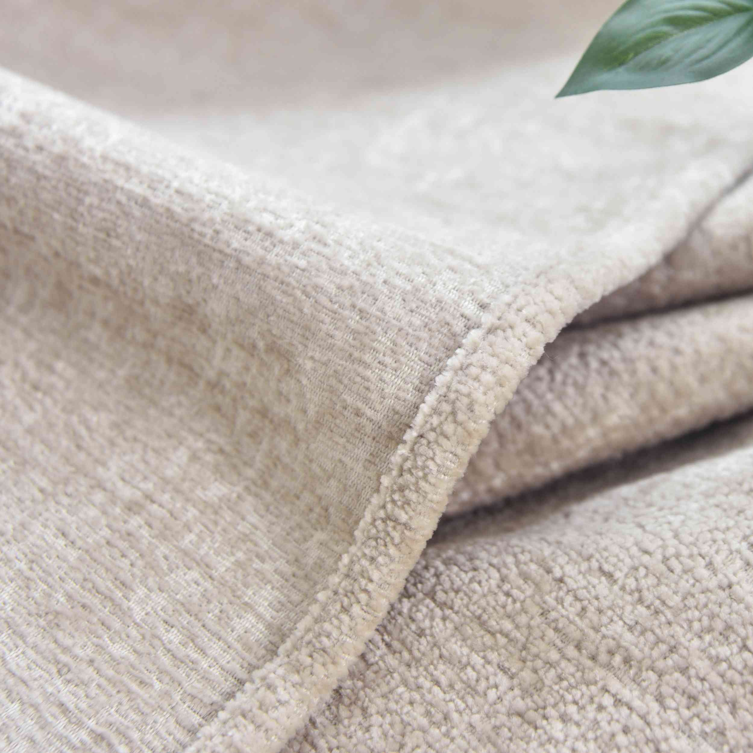 2er Set Verdunkelungsvorhänge »Nürnberg« Ösen Raffhalter Chenille samtig weich geschmeidig fallend 202420-2 Vorhang Img6856_1_a2efcb7c-a526-4e53-a115-9eeb3cfcf966 | Gardinenbox.de