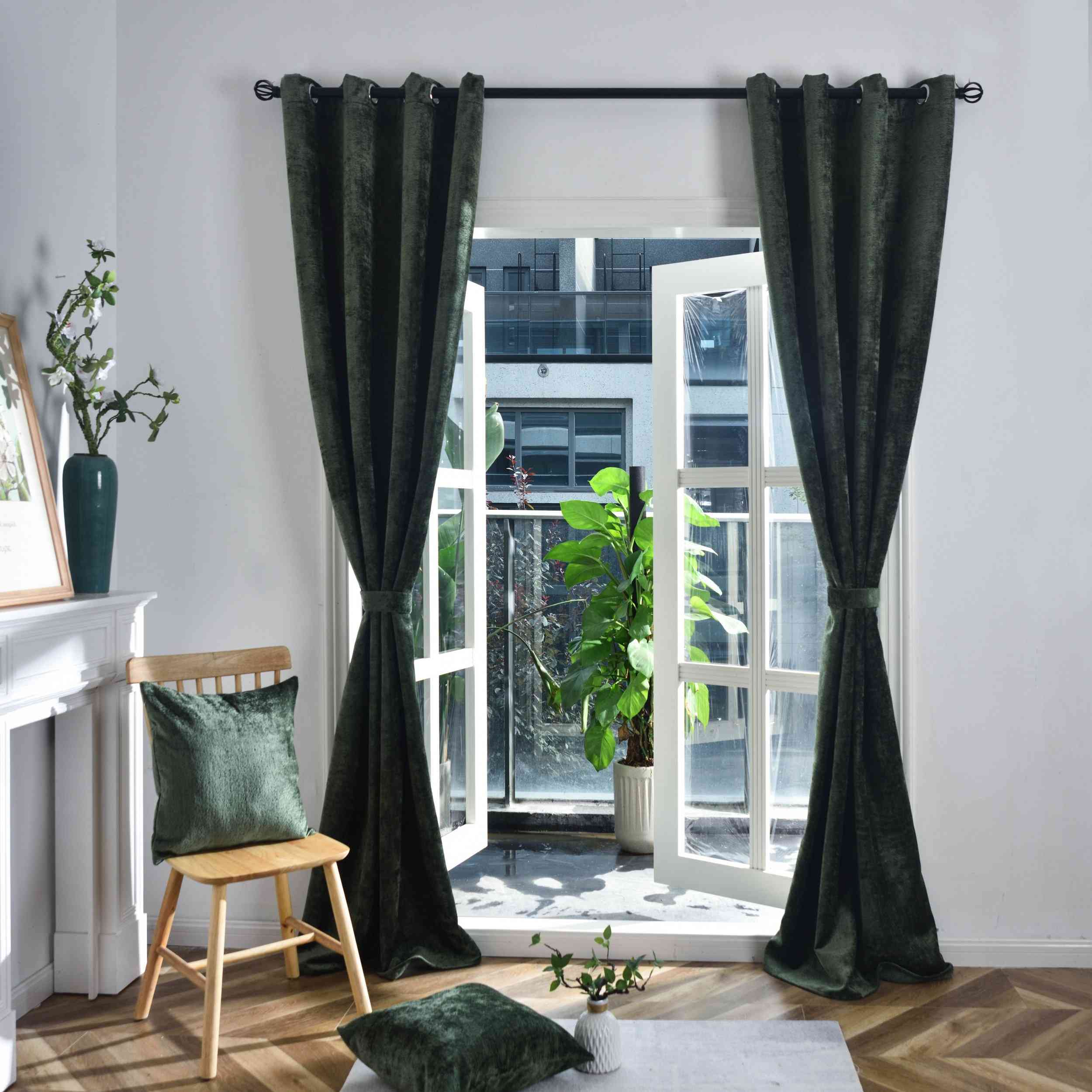 2er Set Verdunkelungsvorhänge »Nürnberg« Ösen Raffhalter Chenille samtig weich geschmeidig fallend 202420-2 Vorhang Img6894_e09a3164-e9c0-4d99-9ce5-361d25e6bfde | Gardinenbox.de