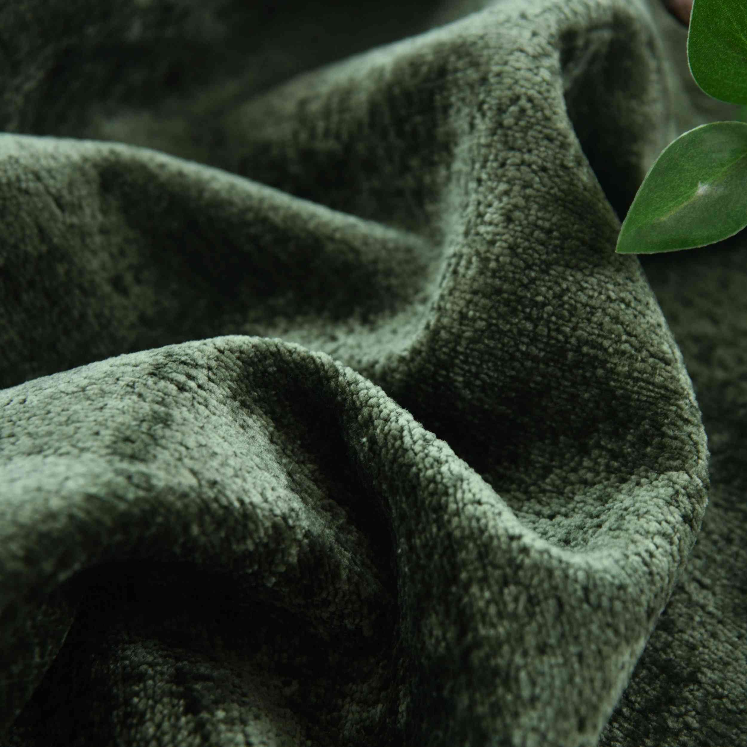 2er Set Verdunkelungsvorhänge »Nürnberg« Ösen Raffhalter Chenille samtig weich geschmeidig fallend 202420-2 Vorhang Img6897_aff26a91-a521-409c-a229-f3fb78299d09 | Gardinenbox.de