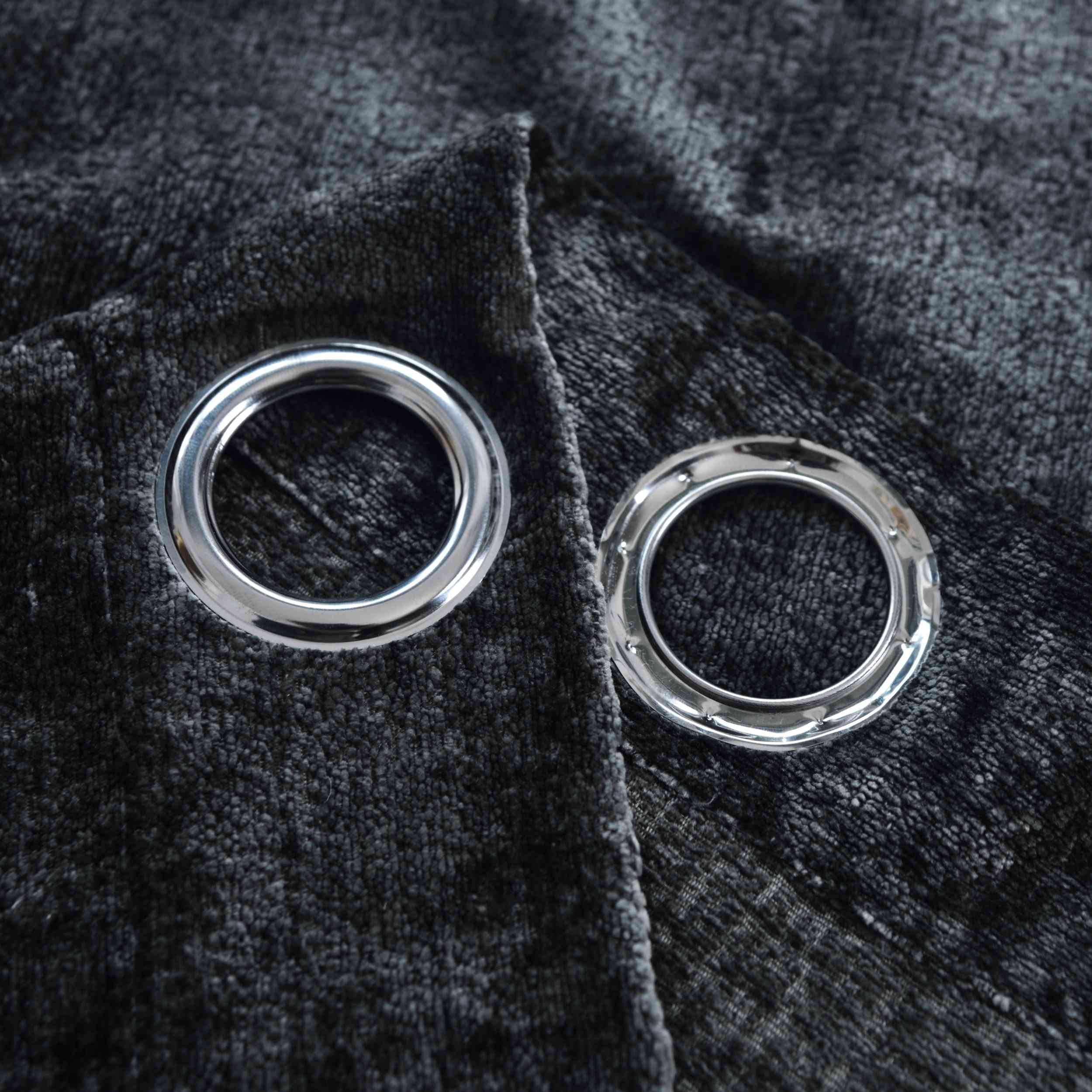 2er Set Verdunkelungsvorhänge »Nürnberg« Ösen Raffhalter Chenille samtig weich geschmeidig fallend 202420-2 Vorhang Img6901_abc59688-794a-40d6-906b-9abeed71174d | Gardinenbox.de