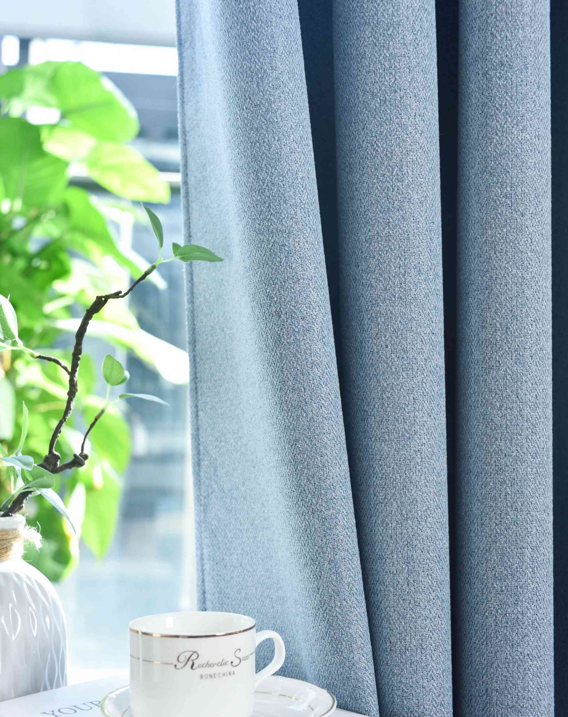 Verdunkelungsvorhang Ösen Raffhalter 100% Verdunkelung Blackout »München Dark« Dreischichtige Bindung Fischgrätmuster 202410 Vorhang Img6927_2bf30f23-6dea-4a50-a62d-cd3e7a6691b3 | Gardinenbox.de