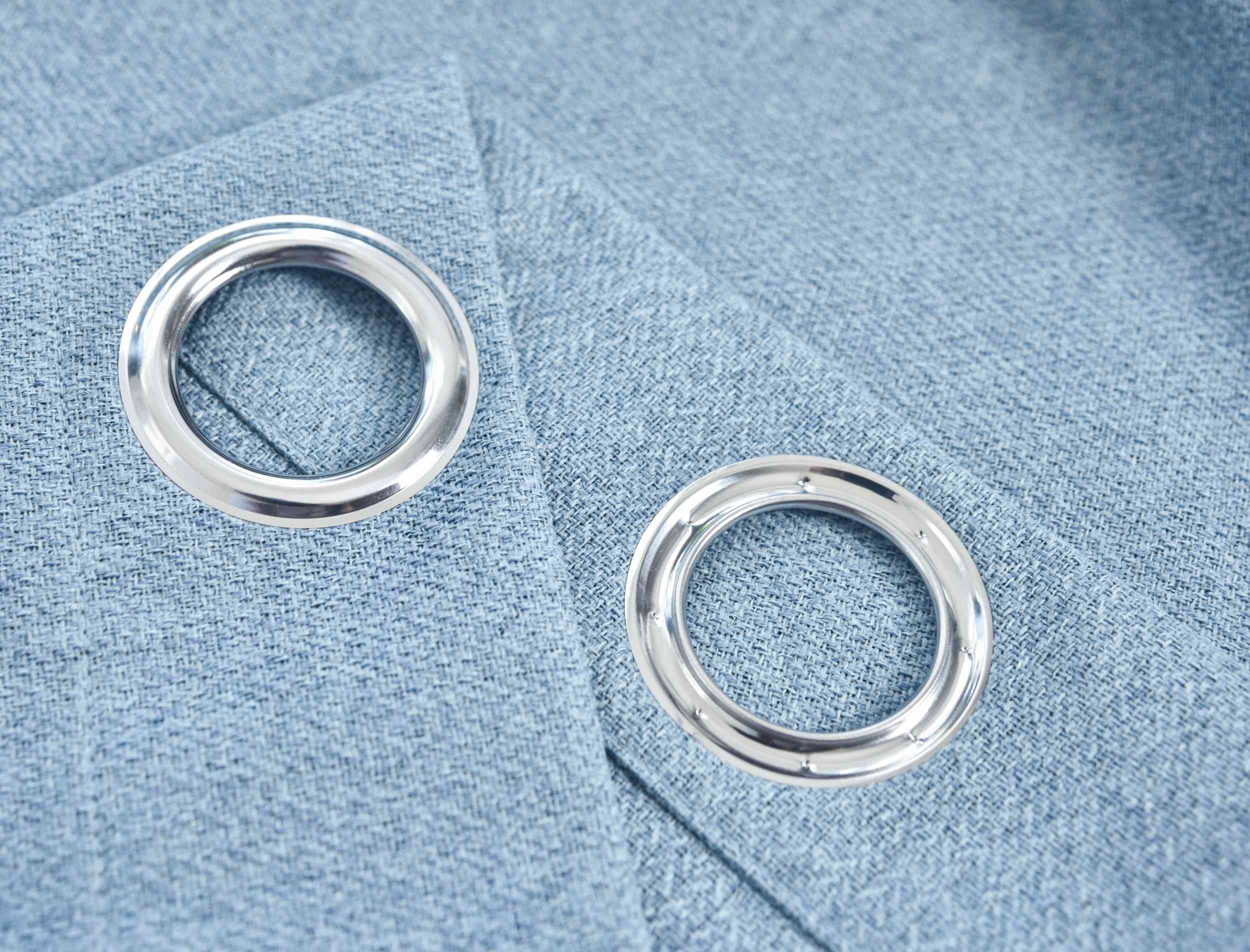 2er Set Verdunkelungsvorhänge Ösen Raffhalter 100% Verdunkelung Blackout »München Dark« Dreischichtige Bindung Fischgrätmuster 202410-2 Vorhang Img6931_ba4ddf15-9a09-4260-a28c-7ad5112d0430 | Gardinenbox.de