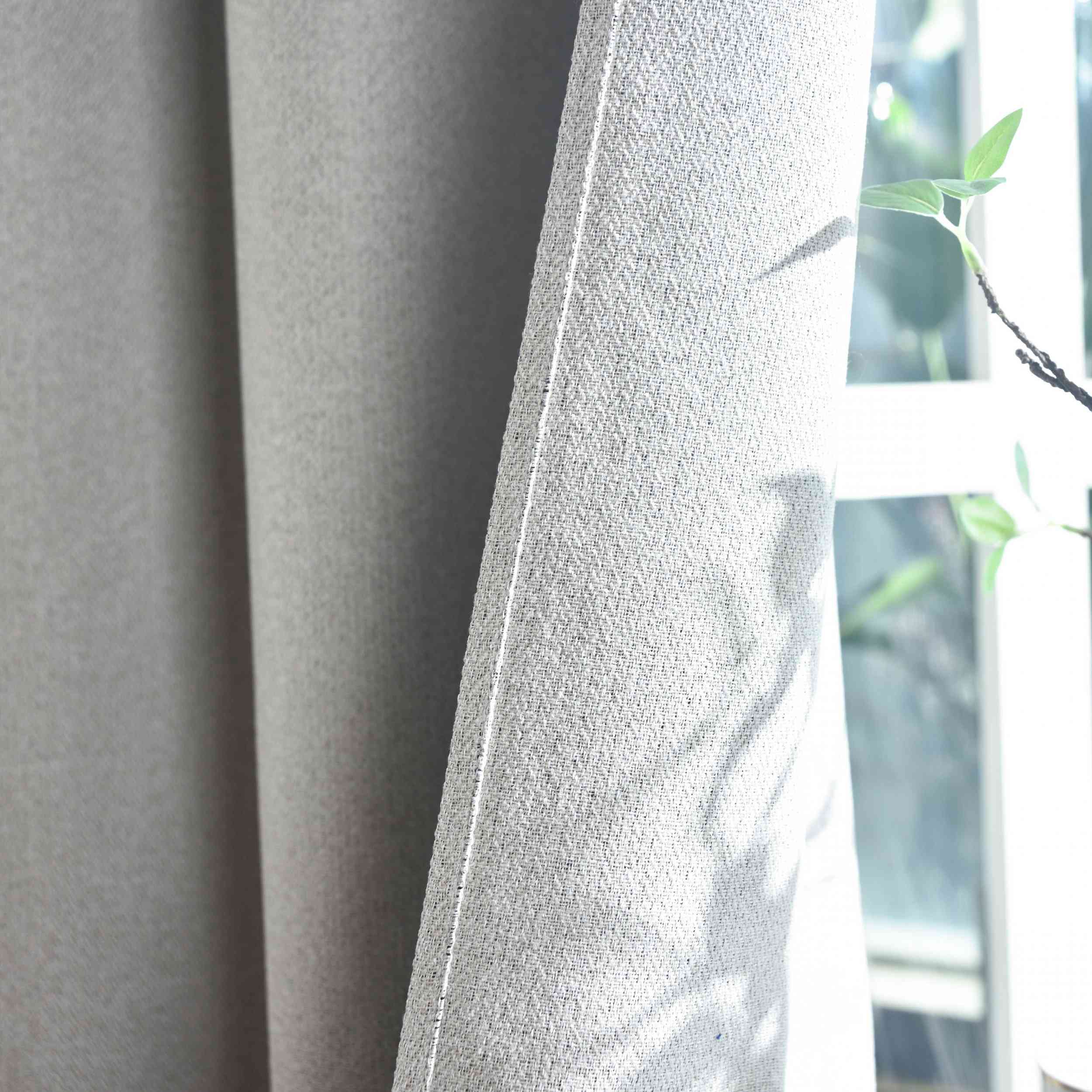 Verdunkelungsvorhang Ösen Raffhalter 100% Verdunkelung Blackout »München Dark« Dreischichtige Bindung Fischgrätmuster 202410 Vorhang Img6953 | Gardinenbox.de