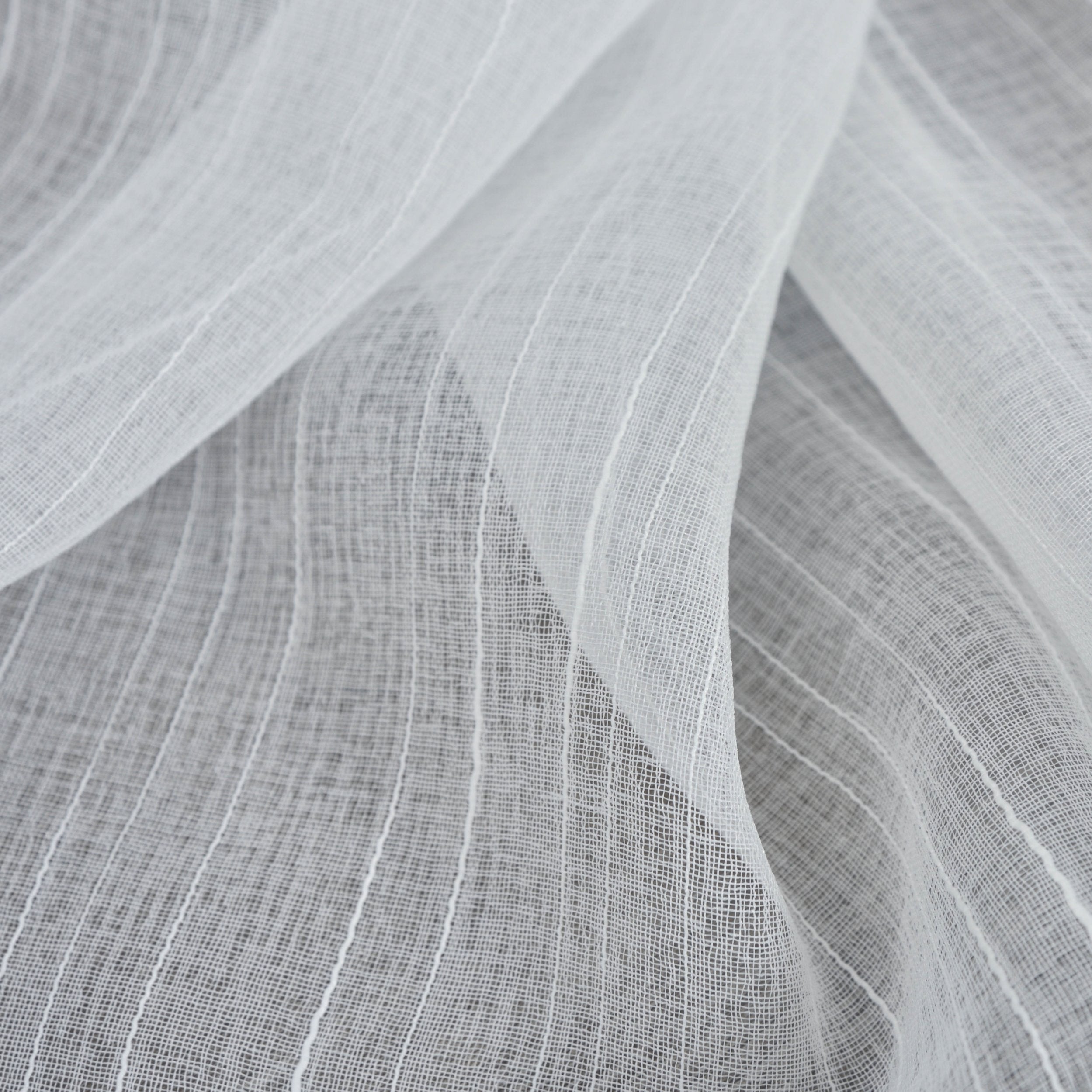 Gardine »Dresden« Ösen HxB 245x135 cm Natur Raffhalter filigran leicht modern elegant Linienmuster 202440 Gardinenschal Img7332 | Gardinenbox.de