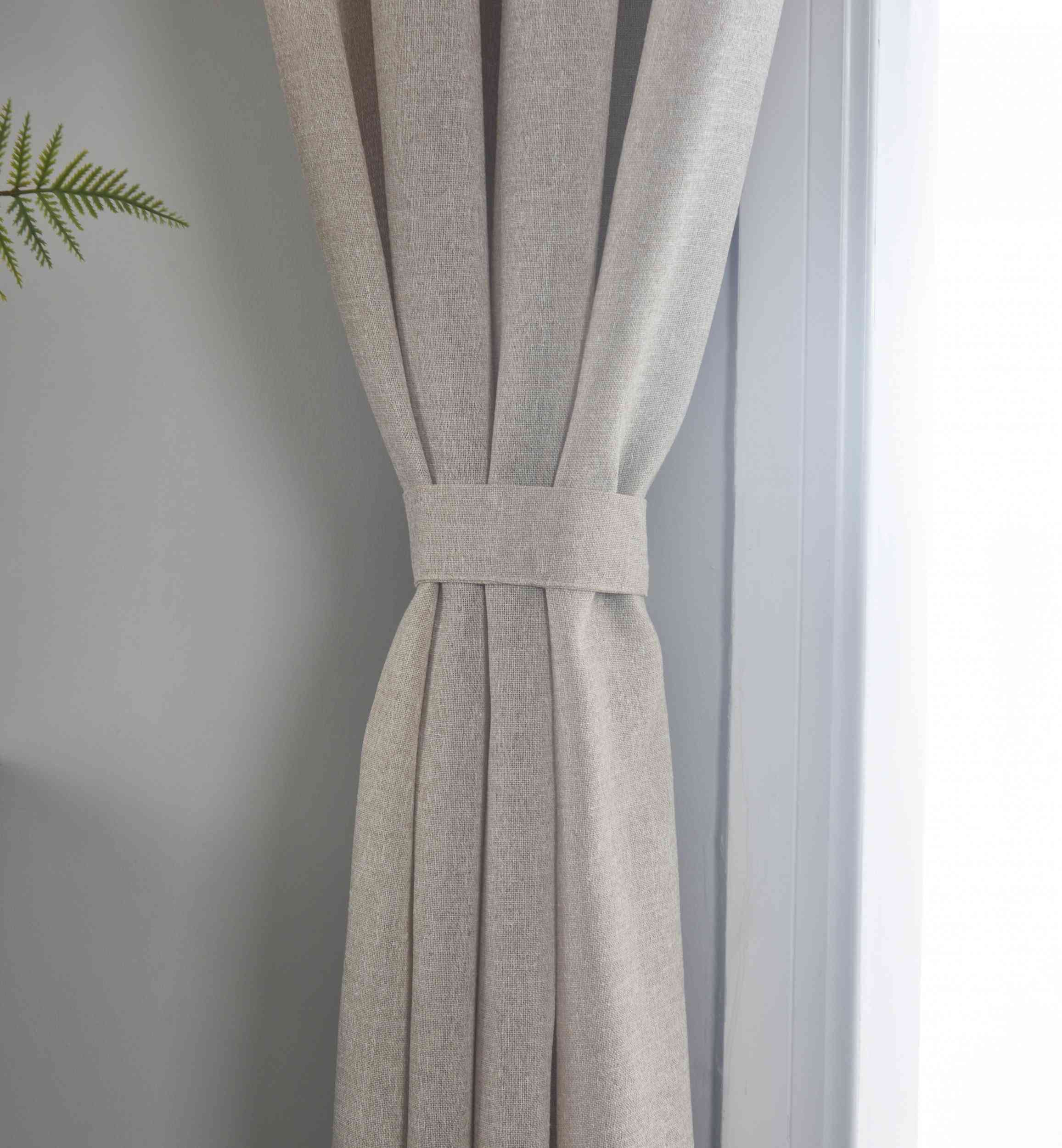 Halbtransparente Gardine mit Ösen »Leipzig« Kettenmuster lichtdurchlässig elegante Struktur 202450 Gardinenschal Img7384 | Gardinenbox.de