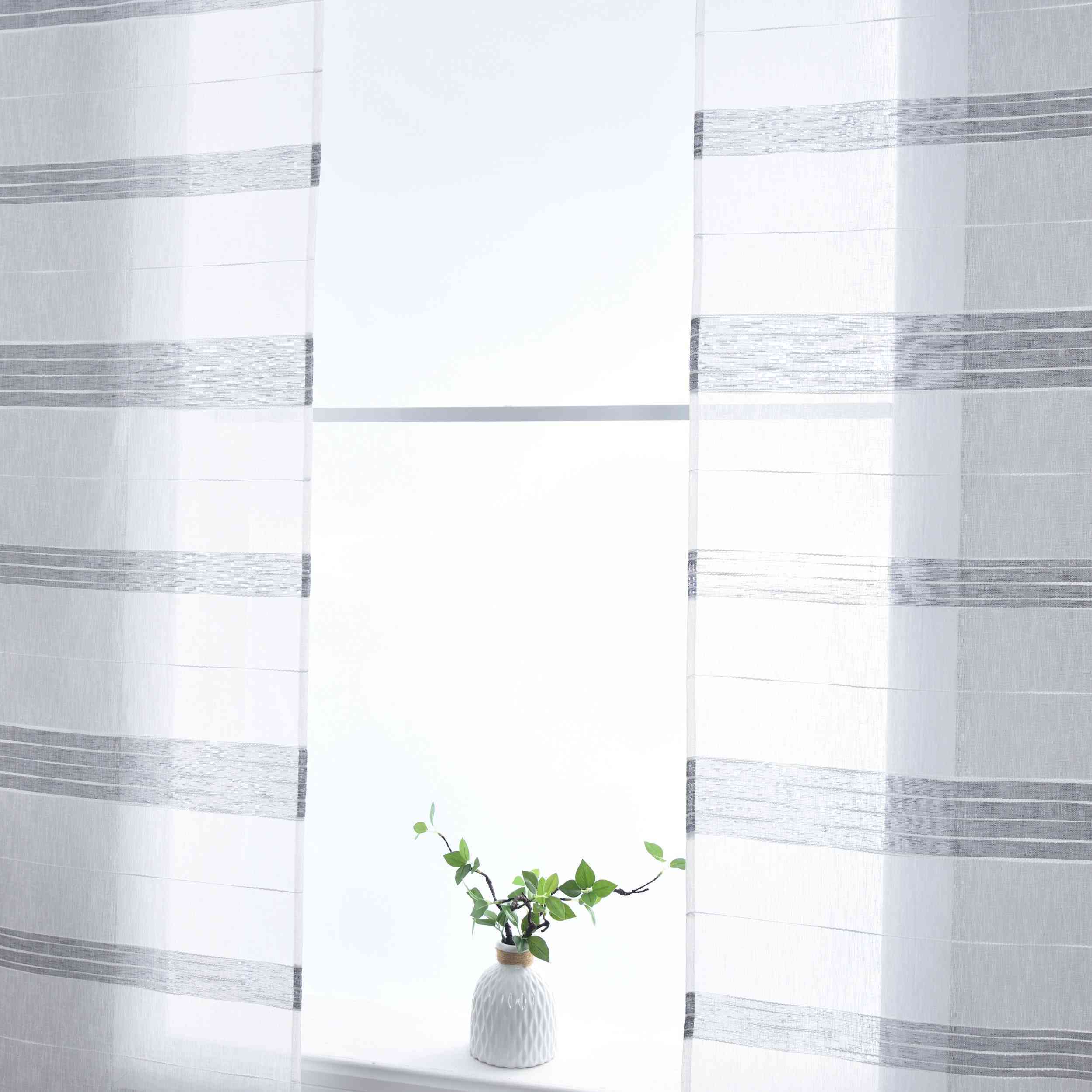 Halbtransparente Schiebegardine mit Paneelwagen »Frankfurt« Leinenbindung Linienmuster Formstabil Robust 202460P Schiebegardine Img7550 | Gardinenbox.de