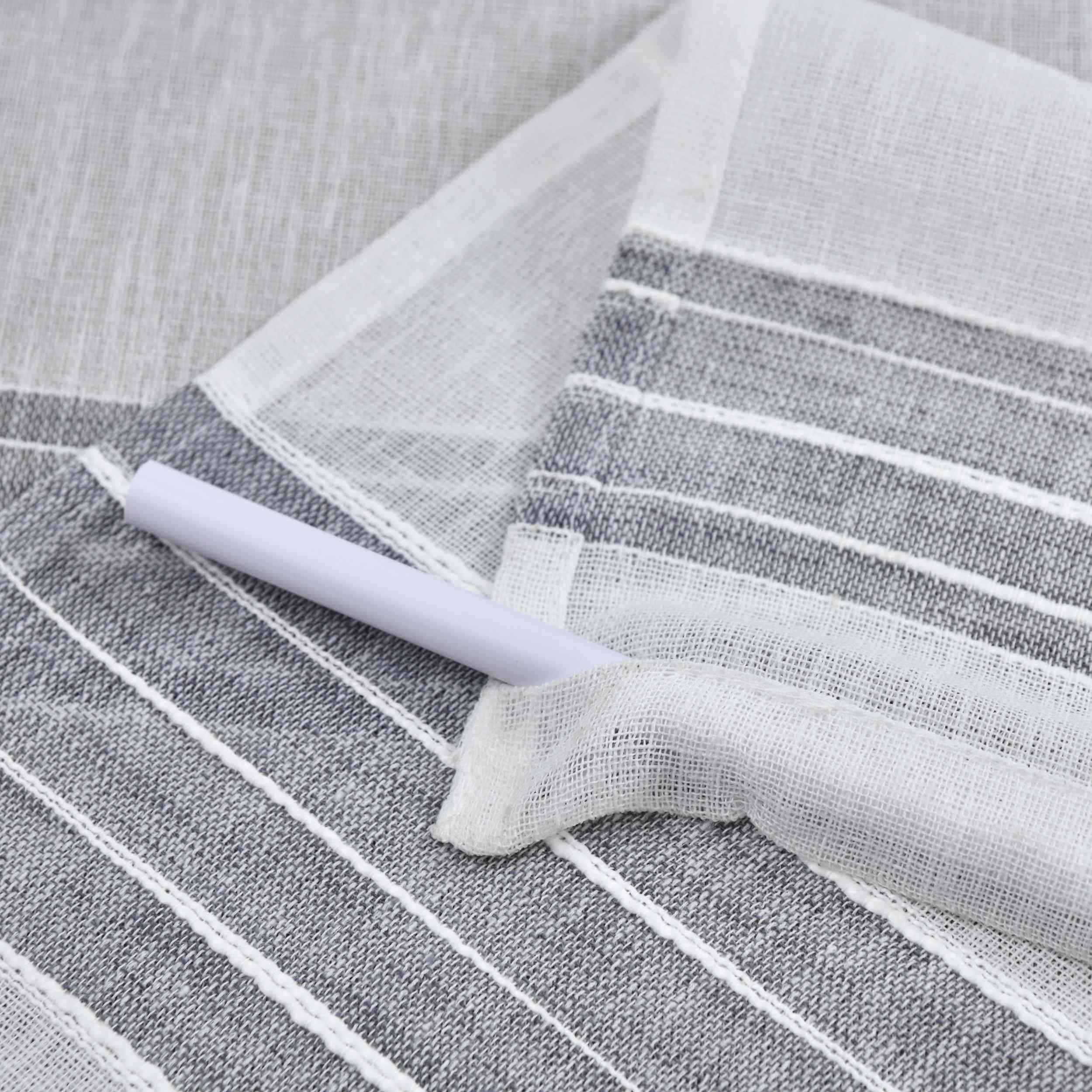 Halbtransparente Schiebegardine mit Paneelwagen »Frankfurt« Leinenbindung Linienmuster Formstabil Robust 202460P Schiebegardine Img7556 | Gardinenbox.de