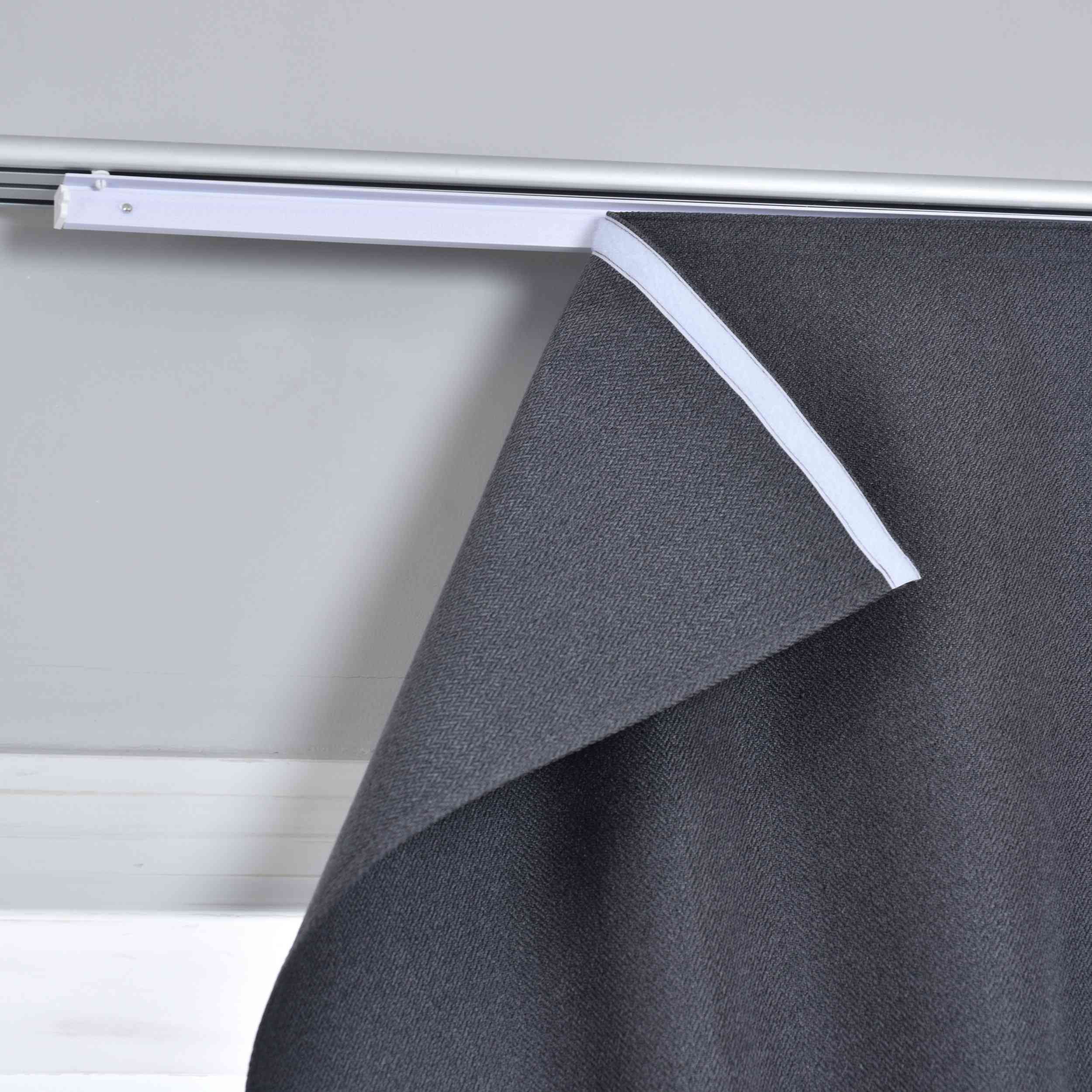 2er Set Flächenvorhänge mit Paneelwagen 100% Verdunkelung Blackout »München Dark« Paneelwagen Dreischichtige Bindung 202410P-2 Schiebegardine Img7657_6fff84a2-3af9-40bf-906a-ee0d5dc579c9 | Gardinenbox.de