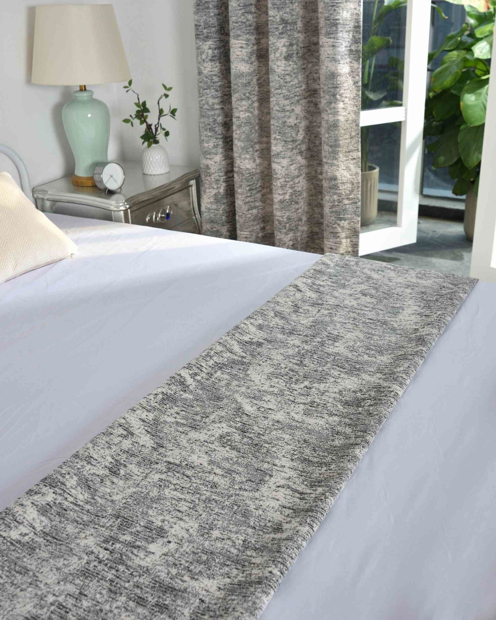 Jacquard Bettüberwurf LxB 245x140 cm Creme Schwarz »VENEDIG« Wendbar Beidseitiges Design in Hell und Dunkel Pflegeleicht und Langlebig 2023310B Bettüberwurf Jacquard_Bettuberwurf_LxB_245x140_cm_Creme_Schwarz_VENEDIG_Wendbar_Beidseitiges_Design_in_Hell_und_Dunkel_Pflegeleicht_und_Langlebig_2023310B_-_Gardinenbox.de_-_-3685218 | Gardinenbox.de