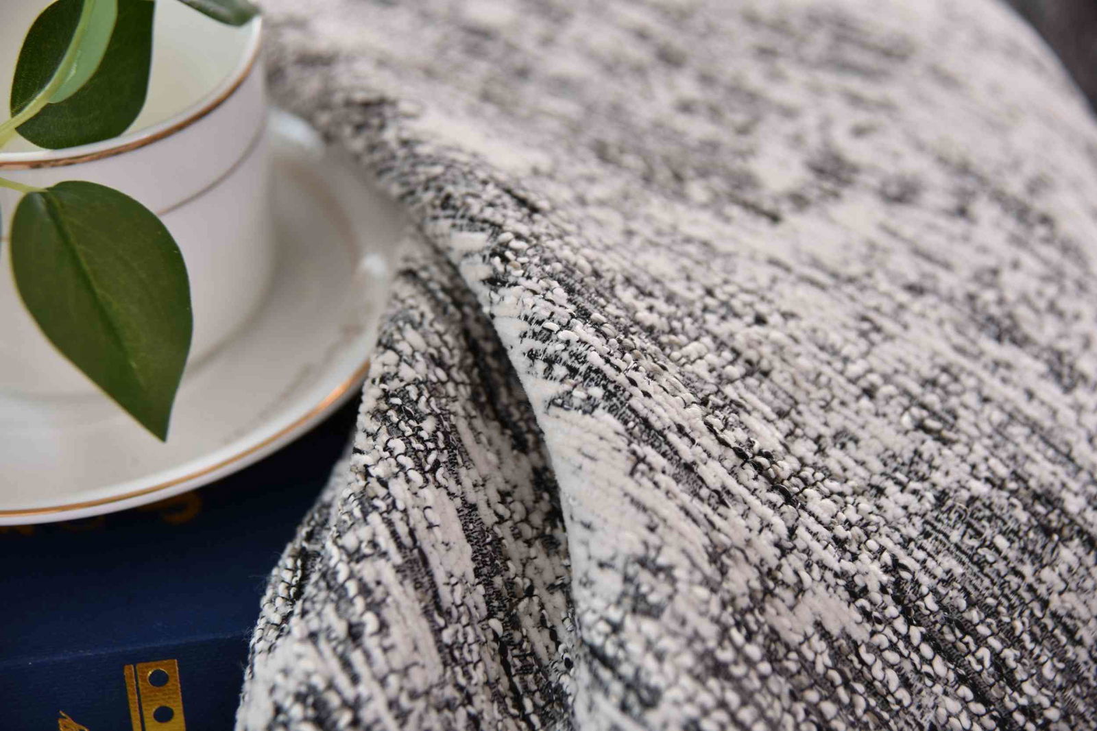 Jacquard Bettüberwurf LxB 245x140 cm Creme Schwarz »VENEDIG« Wendbar Beidseitiges Design in Hell und Dunkel Pflegeleicht und Langlebig 2023310B Bettüberwurf Jacquard_Bettuberwurf_LxB_245x140_cm_Creme_Schwarz_VENEDIG_Wendbar_Beidseitiges_Design_in_Hell_und_Dunkel_Pflegeleicht_und_Langlebig_2023310B_-_Gardinenbox.de_-_-3685223 | Gardinenbox.de