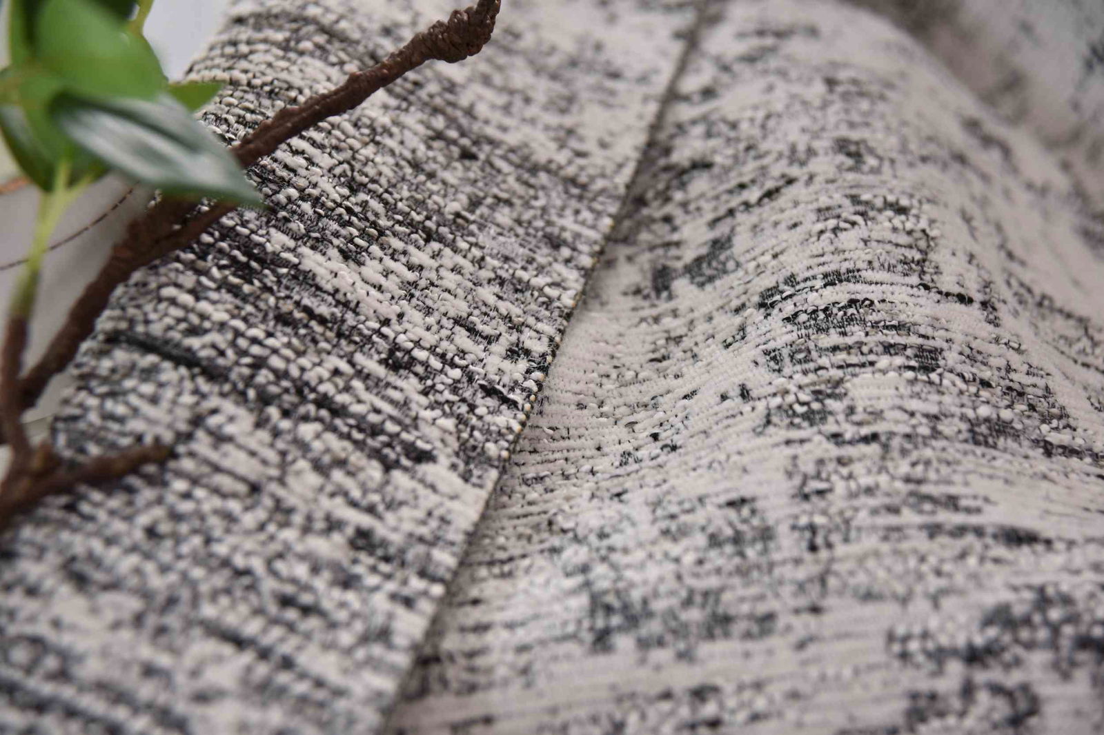 Jacquard Bettüberwurf LxB 245x140 cm Creme Schwarz »VENEDIG« Wendbar Beidseitiges Design in Hell und Dunkel Pflegeleicht und Langlebig 2023310B Bettüberwurf Jacquard_Bettuberwurf_LxB_245x140_cm_Creme_Schwarz_VENEDIG_Wendbar_Beidseitiges_Design_in_Hell_und_Dunkel_Pflegeleicht_und_Langlebig_2023310B_-_Gardinenbox.de_-_-3685228 | Gardinenbox.de