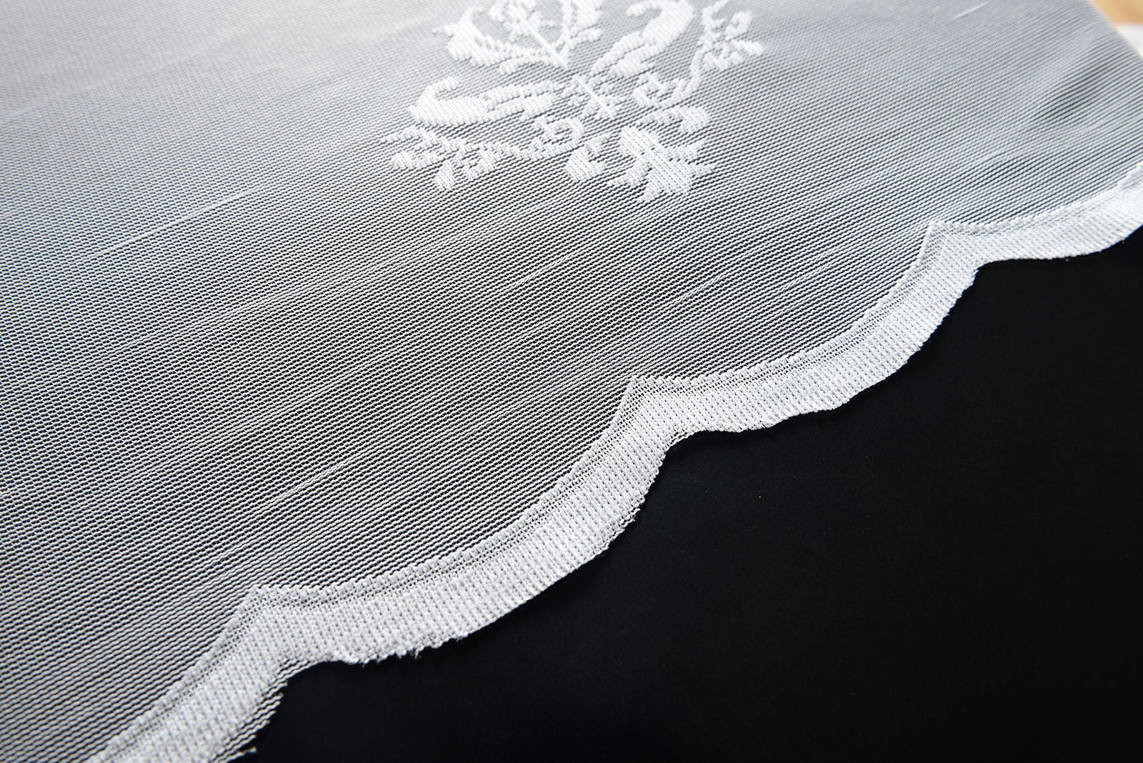 Jacquard Bogenstore Gardine , Barock Blumenmuster Weiß Kräuselband Universalband Faltenband Store 13142 Gardinenstore Jacquard_Bogenstore_Gardine_Barock_Blumenmuster_Weiss_Krauselband_Universalband_Faltenband_Store_13142_-_Gardinenbox.de_-_-3685370 | Gardinenbox.de