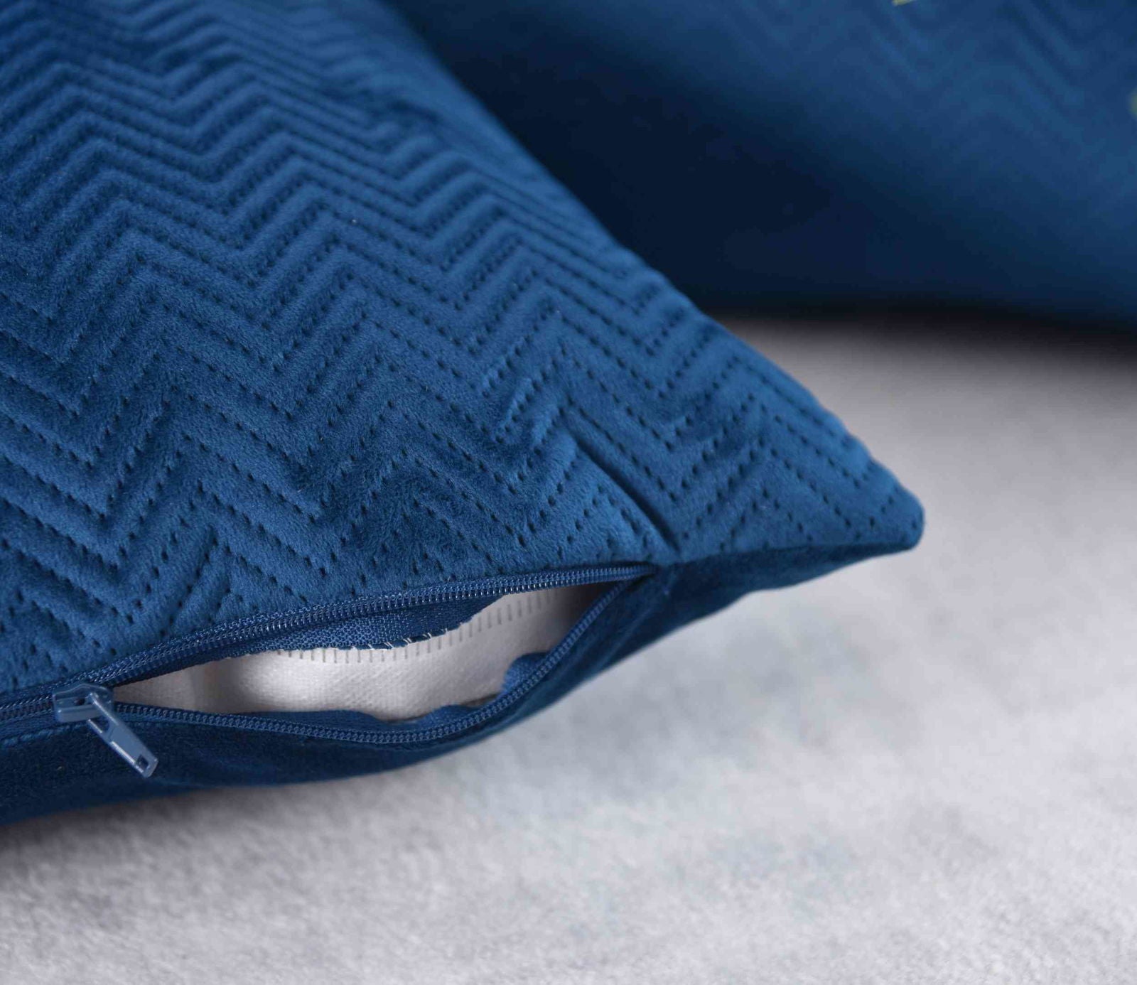 Kissen Dekokissen Jacquard »GRETA« mit Fischgrät-Design pflegeleicht Reißverschluss weiche 320g Füllung - Vielfältige Farbauswahl 2023510 Kissen mit Füllung Kissen_Dekokissen_Jacquard_GRETA_mit_Fischgrat-Design_pflegeleicht_Reissverschluss_weiche_320g_Fullung_-_Vielfaltige_Farbauswahl_2023510_-_Gardinenbox.de_-_-3685809 | Gardinenbox.de