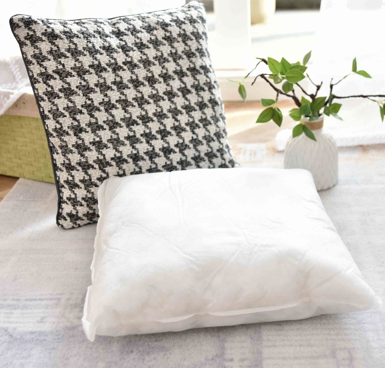 Kissen LxB 40x40 cm Creme Schwarz »PARIS« mit Füllung Ausgefallenes Hahnentritt-Muster schwarzes Paspelband 2023320K Kissen mit Füllung Kissen_LxB_40x40_cm_Creme_Schwarz_PARIS_mit_Fullung_Ausgefallenes_Hahnentritt-Muster_schwarzes_Paspelband_2023320K_-_Gardinenbox.de_-_-3685947 | Gardinenbox.de