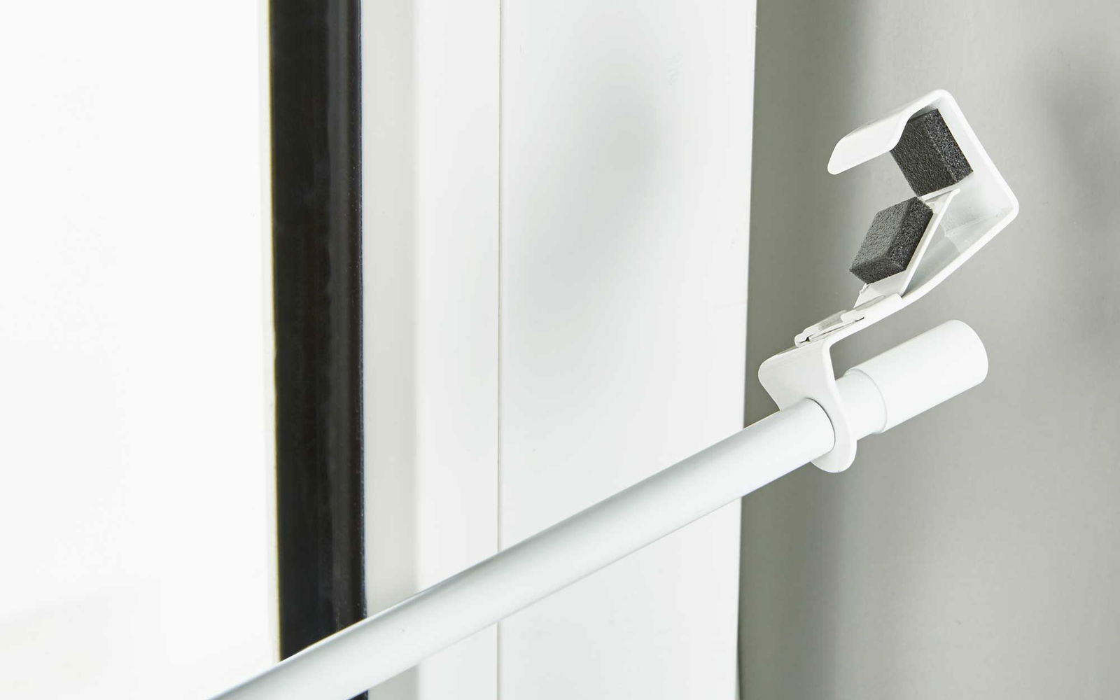 Klemmstange Scheibenstange »Denver« KlemmFix Metall Ausziehbar 8/10mm Montage ohne Schrauben und Bohren Scheibengardine 20190931 Gardinen Zubehör Klemmstange_Scheibenstange_Denver_KlemmFix_Metall_Ausziehbar_8-10mm_Montage_ohne_Schrauben_und_Bohren_Scheibengardine_20190931_-_Gardinenbox.de_-_-3686226 | Gardinenbox.de