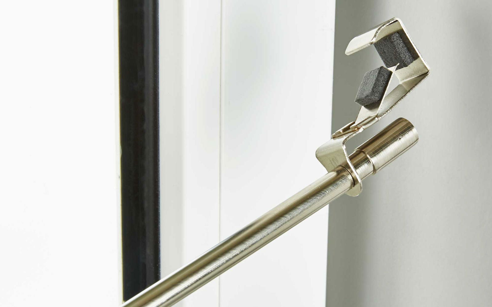 Klemmstange Scheibenstange »Denver« KlemmFix Metall Ausziehbar 8/10mm Montage ohne Schrauben und Bohren Scheibengardine 20190931 Gardinen Zubehör Klemmstange_Scheibenstange_Denver_KlemmFix_Metall_Ausziehbar_8-10mm_Montage_ohne_Schrauben_und_Bohren_Scheibengardine_20190931_-_Gardinenbox.de_-_-3686248 | Gardinenbox.de