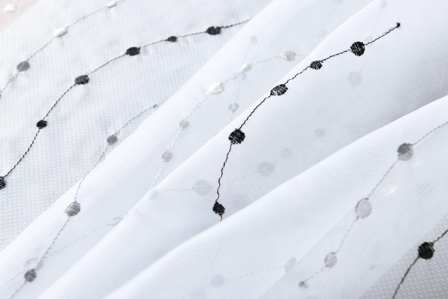 PUNKT Scheibengardine Durchzuglöcher für Gardinenstangen Scheibe Gardine Küche 112242 Scheibengardine PUNKT_Scheibengardine_Durchzuglocher_fur_Gardinenstangen_Scheibe_Gardine_Kuche_112242_-_Gardinenbox.de_-_-3687577 | Gardinenbox.de