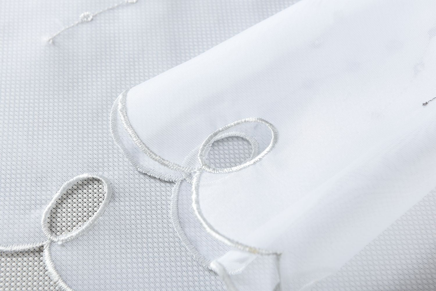 PUNKT Scheibengardine Durchzuglöcher für Gardinenstangen Scheibe Gardine Küche 112242 Scheibengardine PUNKT_Scheibengardine_Durchzuglocher_fur_Gardinenstangen_Scheibe_Gardine_Kuche_112242_-_Gardinenbox.de_-_-3687583 | Gardinenbox.de