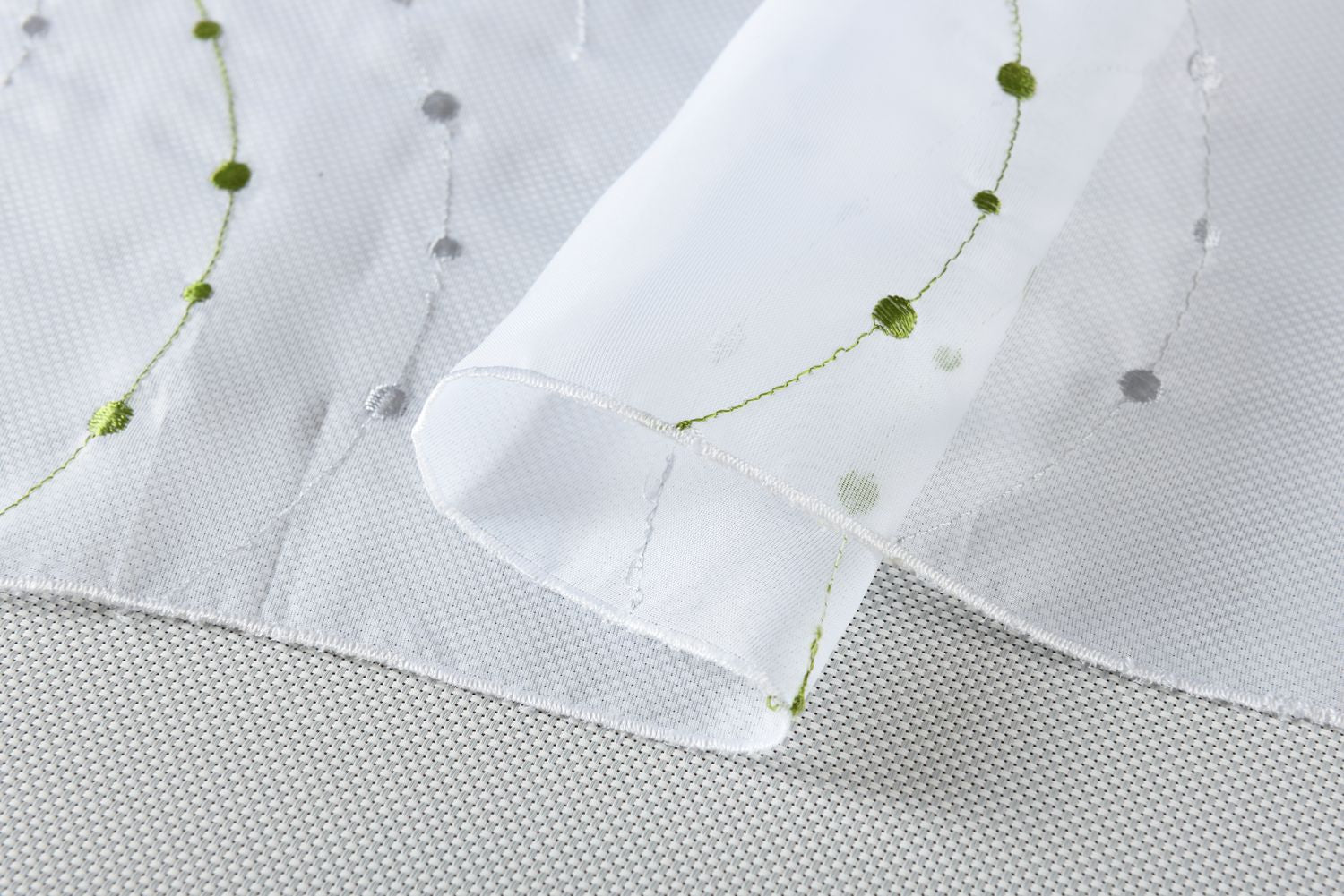 PUNKT Scheibengardine Durchzuglöcher für Gardinenstangen Scheibe Gardine Küche 112242 Scheibengardine PUNKT_Scheibengardine_Durchzuglocher_fur_Gardinenstangen_Scheibe_Gardine_Kuche_112242_-_Gardinenbox.de_-_-3687594 | Gardinenbox.de