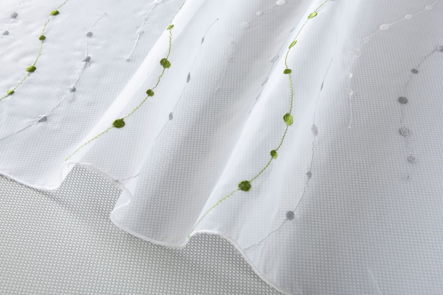 PUNKT Scheibengardine Durchzuglöcher für Gardinenstangen Scheibe Gardine Küche 112242 Scheibengardine PUNKT_Scheibengardine_Durchzuglocher_fur_Gardinenstangen_Scheibe_Gardine_Kuche_112242_-_Gardinenbox.de_-_-3687598 | Gardinenbox.de