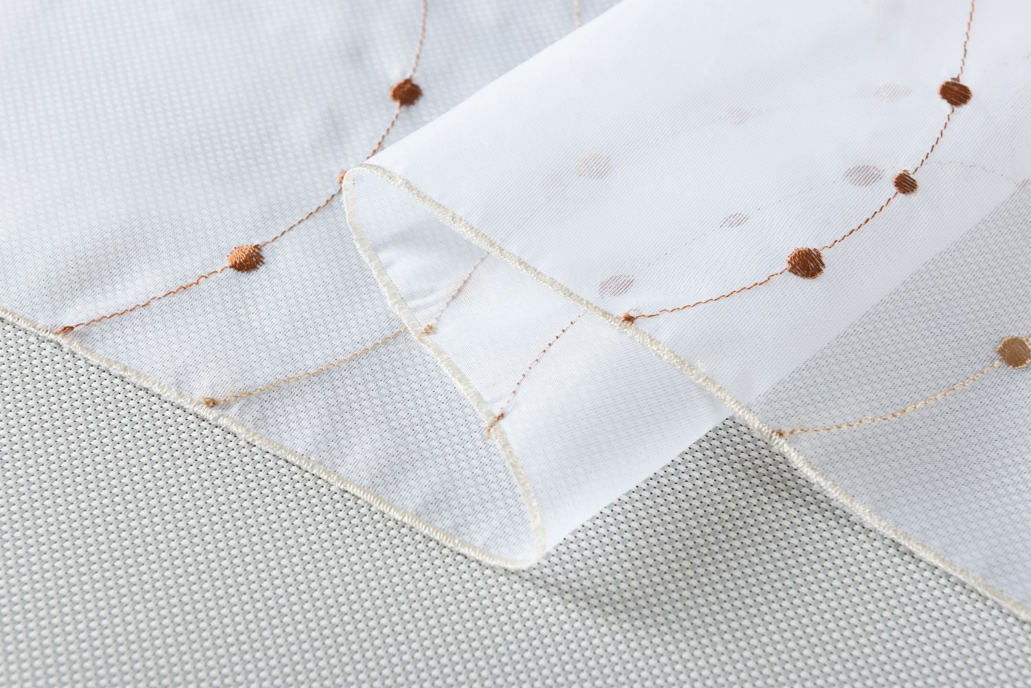 PUNKT Scheibengardine Durchzuglöcher für Gardinenstangen Scheibe Gardine Küche 112242 Scheibengardine PUNKT_Scheibengardine_Durchzuglocher_fur_Gardinenstangen_Scheibe_Gardine_Kuche_112242_-_Gardinenbox.de_-_-3687616 | Gardinenbox.de