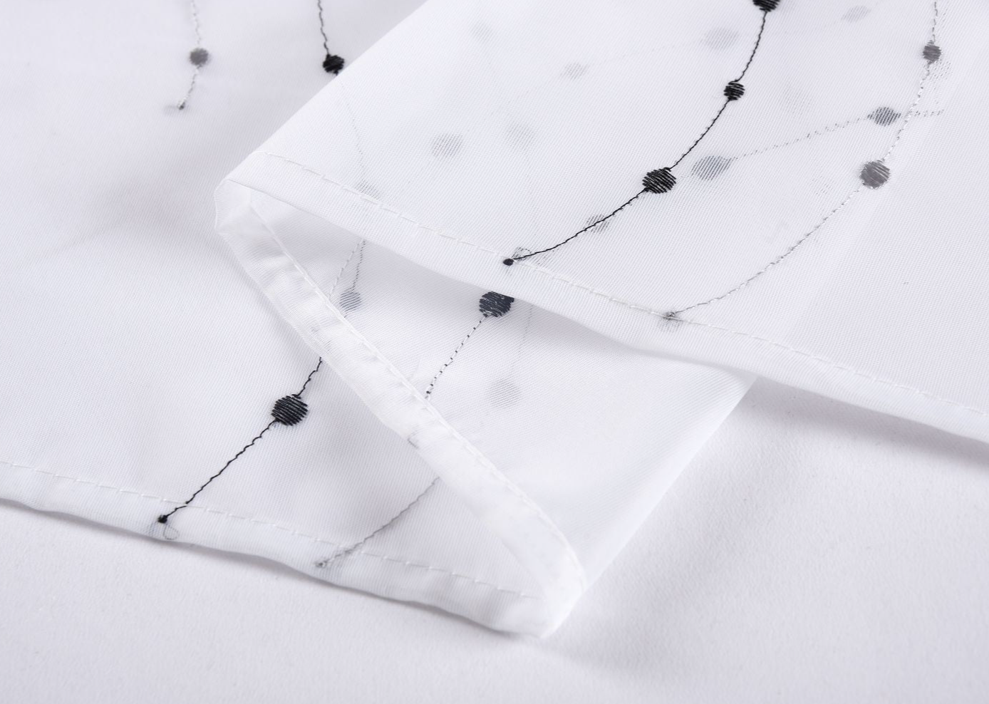 PUNKT Stickerei Gardinen Set 4 Tlg. Raffhalter Tunneldurchzug Gardinenband für Gardinenschienen 112232 Scheibengardine PUNKT_Stickerei_Gardinen_Set_4_Tlg._Raffhalter_Tunneldurchzug_Gardinenband_fur_Gardinenschienen_112232_-_Gardinenbox.de_-_-3687636 | Gardinenbox.de