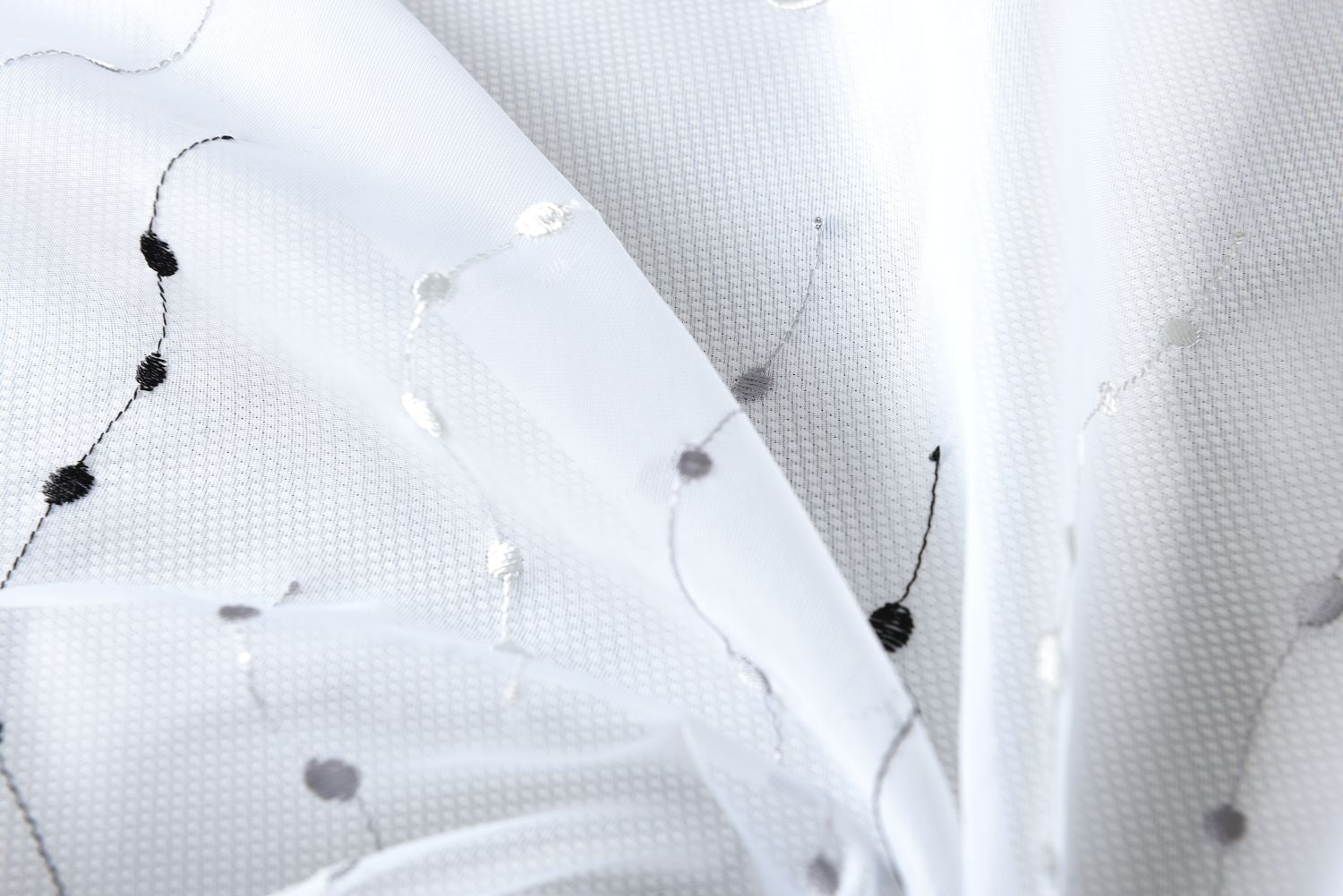 PUNKT Stickerei Gardinen Set 4 Tlg. Raffhalter Tunneldurchzug Gardinenband für Gardinenschienen 112232 Scheibengardine PUNKT_Stickerei_Gardinen_Set_4_Tlg._Raffhalter_Tunneldurchzug_Gardinenband_fur_Gardinenschienen_112232_-_Gardinenbox.de_-_-3687652 | Gardinenbox.de