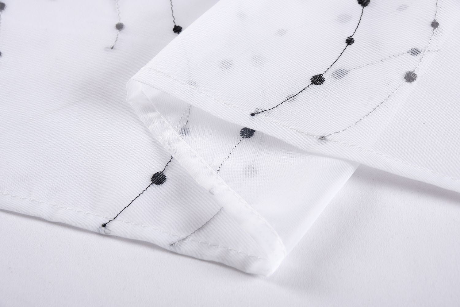 PUNKT Stickerei Gardinen Set 4 Tlg. Raffhalter Tunneldurchzug Gardinenband für Gardinenschienen 112232 Scheibengardine PUNKT_Stickerei_Gardinen_Set_4_Tlg._Raffhalter_Tunneldurchzug_Gardinenband_fur_Gardinenschienen_112232_-_Gardinenbox.de_-_-3687665 | Gardinenbox.de