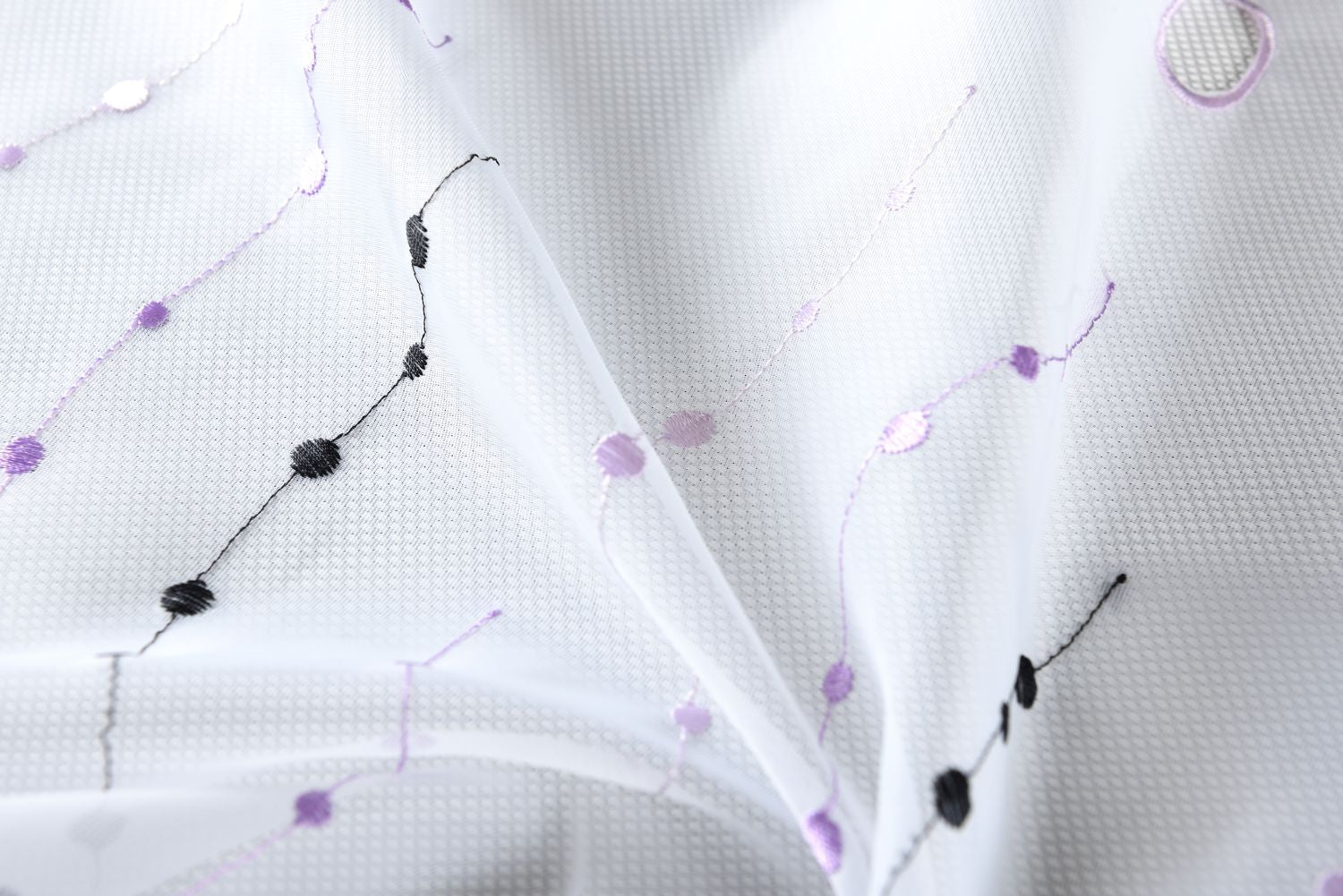 PUNKT Stickerei Gardinen Set 4 Tlg. Raffhalter Tunneldurchzug Gardinenband für Gardinenschienen 112232 Scheibengardine PUNKT_Stickerei_Gardinen_Set_4_Tlg._Raffhalter_Tunneldurchzug_Gardinenband_fur_Gardinenschienen_112232_-_Gardinenbox.de_-_-3687679 | Gardinenbox.de