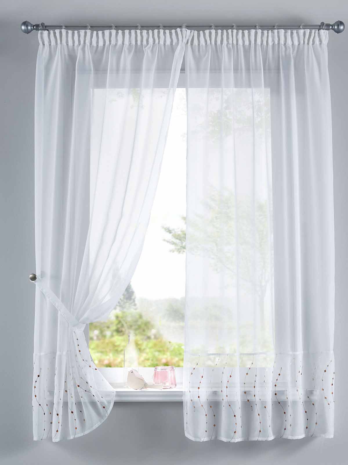 PUNKT Stickerei Gardinen Set 4 Tlg. Raffhalter Tunneldurchzug Gardinenband für Gardinenschienen 112232 Braun Scheibengardine PUNKT_Stickerei_Gardinen_Set_4_Tlg._Raffhalter_Tunneldurchzug_Gardinenband_fur_Gardinenschienen_112232_-_Gardinenbox.de_-_-3687696 | Gardinenbox.de