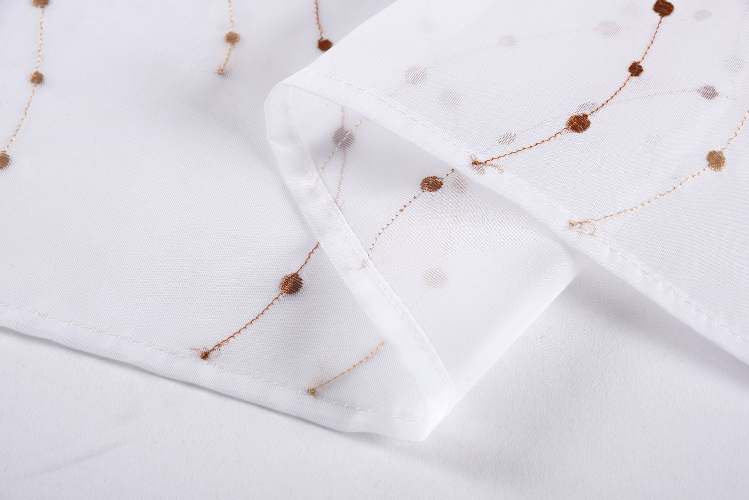 PUNKT Stickerei Gardinen Set 4 Tlg. Raffhalter Tunneldurchzug Gardinenband für Gardinenschienen 112232 Scheibengardine PUNKT_Stickerei_Gardinen_Set_4_Tlg._Raffhalter_Tunneldurchzug_Gardinenband_fur_Gardinenschienen_112232_-_Gardinenbox.de_-_-3687710 | Gardinenbox.de