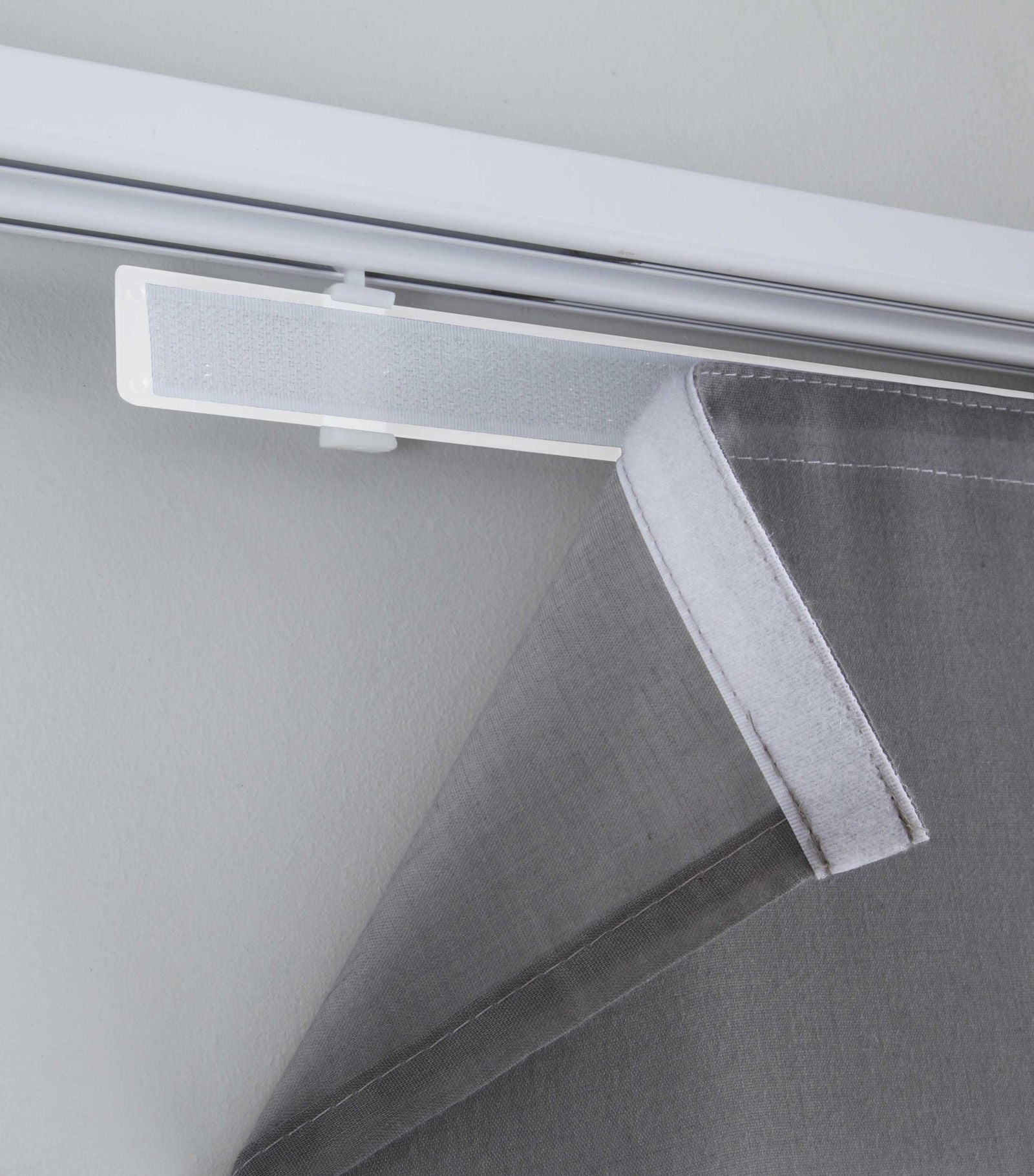 Paneelwagen Faltbar 45 cm für Flächenvorhang Schiebegardine Beschwerungsstange Rollen- und X-Gleiter für den Einsatz in jedes vorhandene Schienensystem 20190417-45 Gardinen Zubehör Paneelwagen_Faltbar_45_cm_fur_Flachenvorhang_Schiebegardine_Beschwerungsstange_Rollen-_und_X-Gleiter_fur_den_Einsatz_in_jedes_vorhandene_Schienensystem_20190417-45_-_Gardinenbox.de_a4a71ce8-e302-4bf6-a7ed-e3a153aab4e7 | Gardinenbox.de