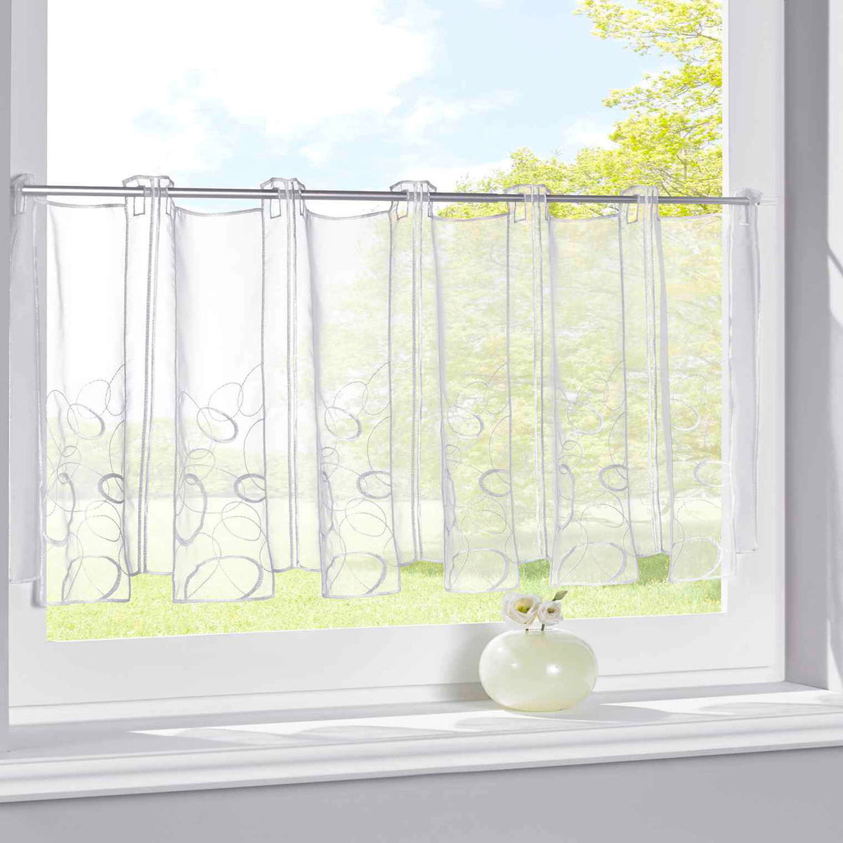 Scheibengardine Stickerei Transparent Stangenduchzug Schlaufen Bitrogardine Küchenfenster Sichtschutz 10000328 ADA Weiß Scheibengardine Scheibengardine_Stickerei_Transparent_Stangenduchzug_Schlaufen_Bitrogardine_Kuchenfenster_Sichtschutz_10000328_-_Gardinenbox.de_-_-3689043 | Gardinenbox.de
