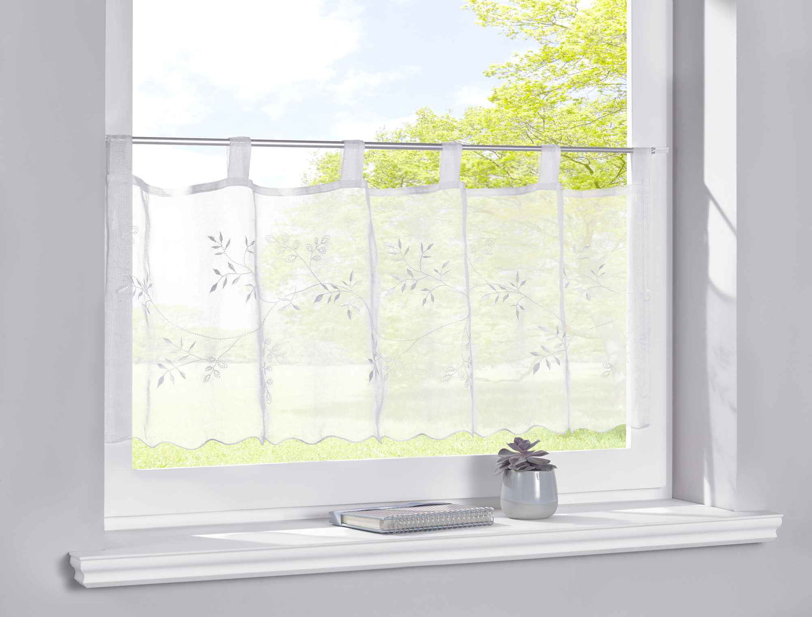 Scheibengardine Stickerei Transparent Stangenduchzug Schlaufen Bitrogardine Küchenfenster Sichtschutz 10000328 Girlande Scheibengardine Scheibengardine_Stickerei_Transparent_Stangenduchzug_Schlaufen_Bitrogardine_Kuchenfenster_Sichtschutz_10000328_-_Gardinenbox.de_-_-3689115 | Gardinenbox.de