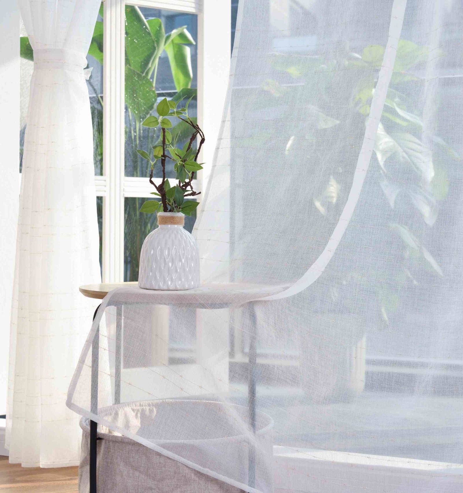 Transparente Gardine HxB 245x145 cm Weiß »DOHA« in Leinen-Optik mit Glänzendem Garn - Moderne Linien-Design, Pflegeleicht 2023490 Gardinenschal Transparente_Gardine_HxB_245x145_cm_Weiss_DOHA_in_Leinen-Optik_mit_Glanzendem_Garn_-_Moderne_Linien-Design_Pflegeleicht_2023490_-_Gardinenbox.de_-_-3692603 | Gardinenbox.de