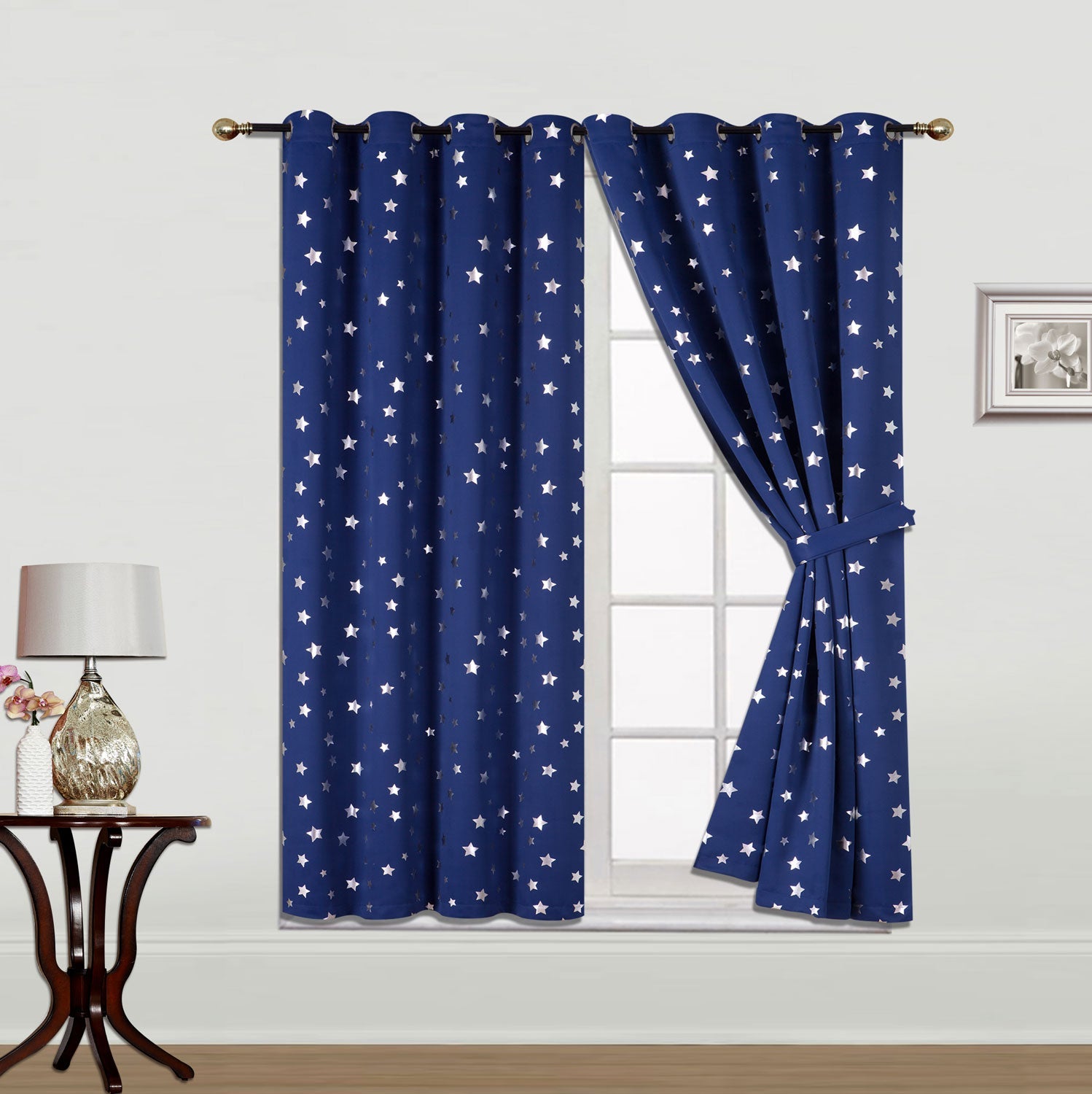 Verdunkelung Vorhang Star Ösen blickdicht Black-out mit silbernen Sternen 20650 1 Stück HxB 175x135 cm Vorhang Set Verdunkelung_Vorhang_Star_Osen_blickdicht_Black-out_mit_silbernen_Sternen_20650_-_Gardinenbox.de_-_-3692942 | Gardinenbox.de