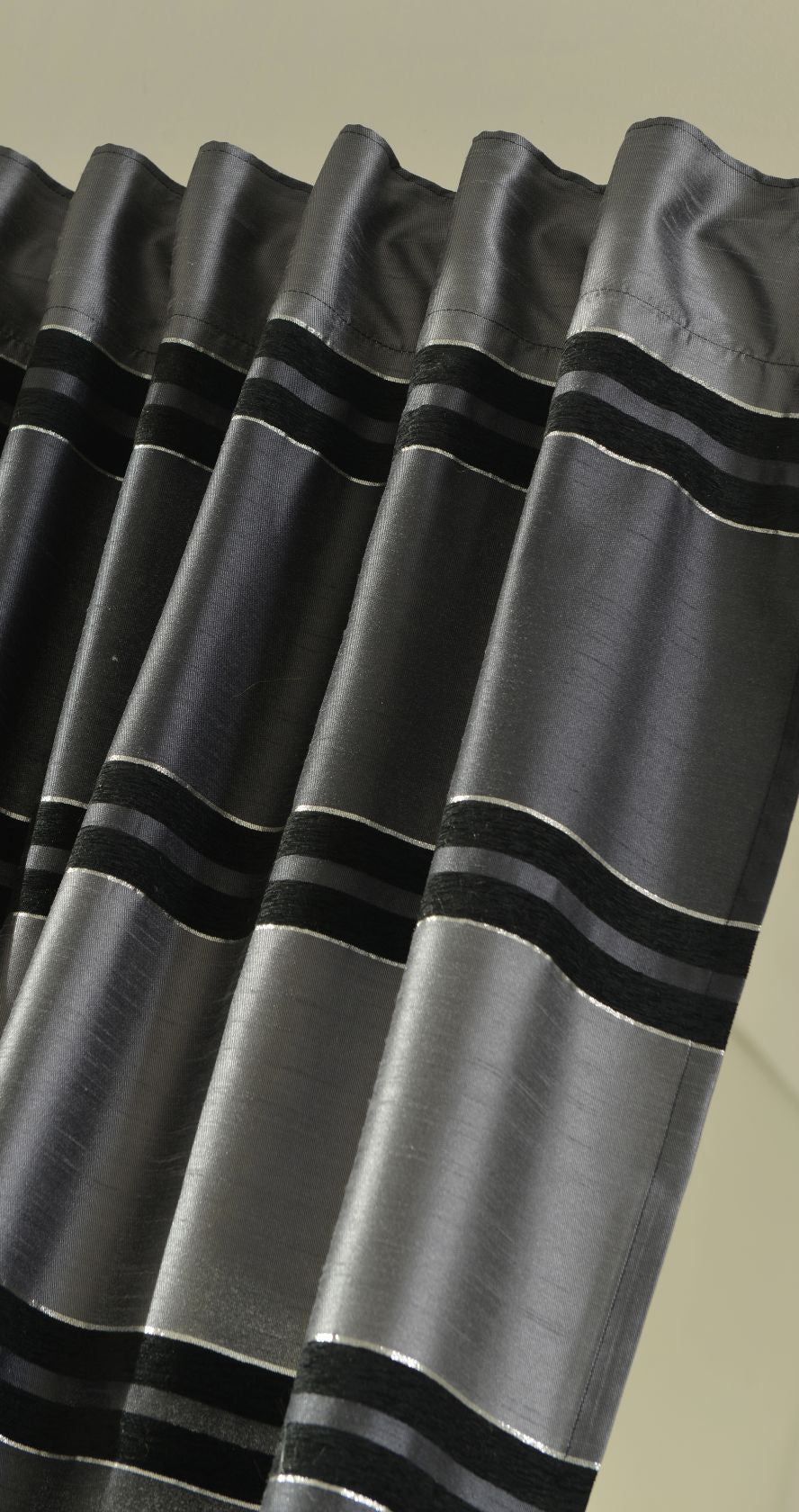 Vorhang Schal Chenille Effekt Streifen verdeckte Schlaufen blickdicht lichtdurchlässig leicht glänzend (HxB) 20430 Vorhang Vorhang_Schal_Chenille_Effekt_Streifen_verdeckte_Schlaufen_blickdicht_lichtdurchlassig_leicht_glanzend_HxB_20430_-_Gardinenbox.de_-_-3694926 | Gardinenbox.de