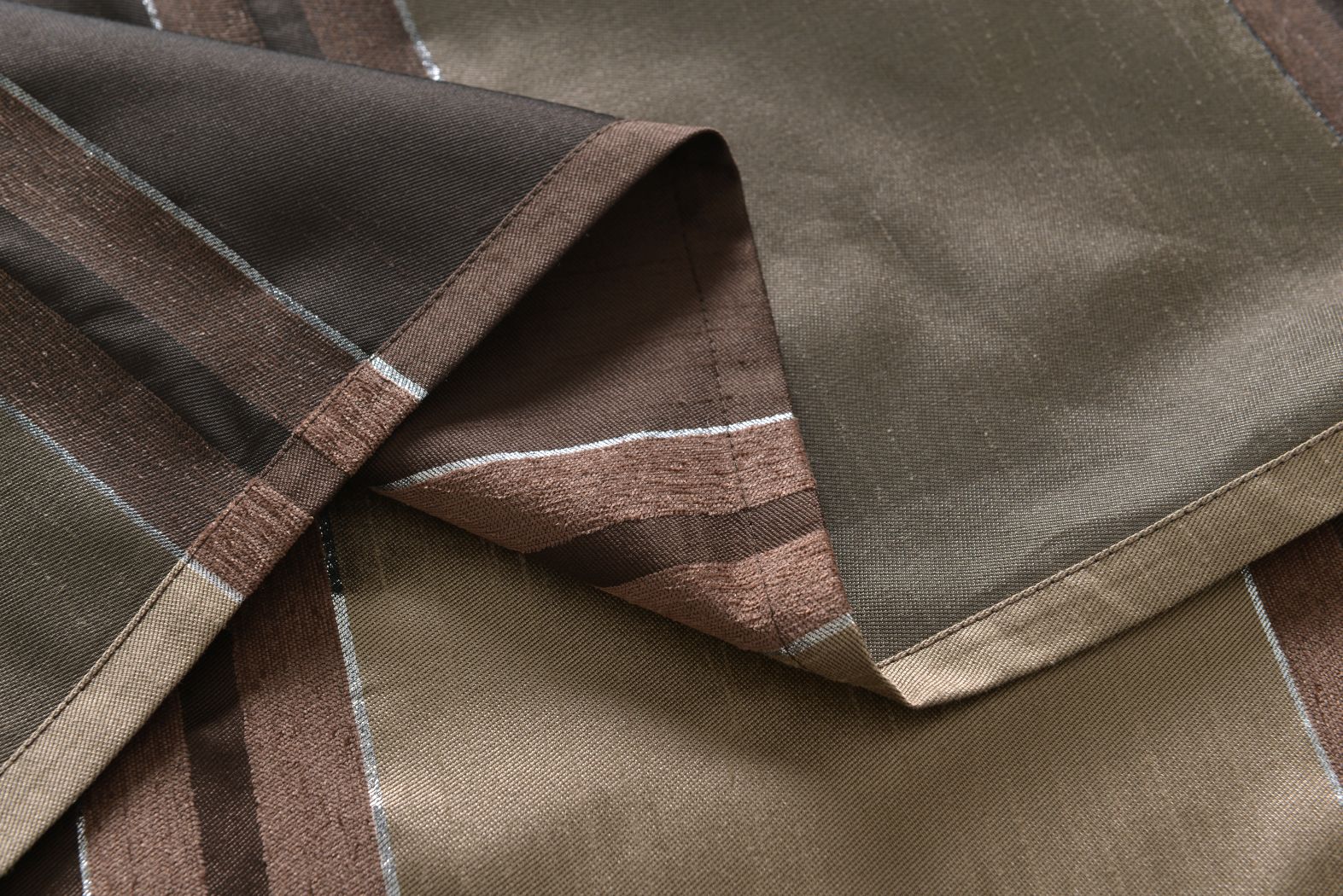 Vorhang Schal Chenille Effekt Streifen verdeckte Schlaufen blickdicht lichtdurchlässig leicht glänzend (HxB) 20430 Vorhang Vorhang_Schal_Chenille_Effekt_Streifen_verdeckte_Schlaufen_blickdicht_lichtdurchlassig_leicht_glanzend_HxB_20430_-_Gardinenbox.de_-_-3694995 | Gardinenbox.de