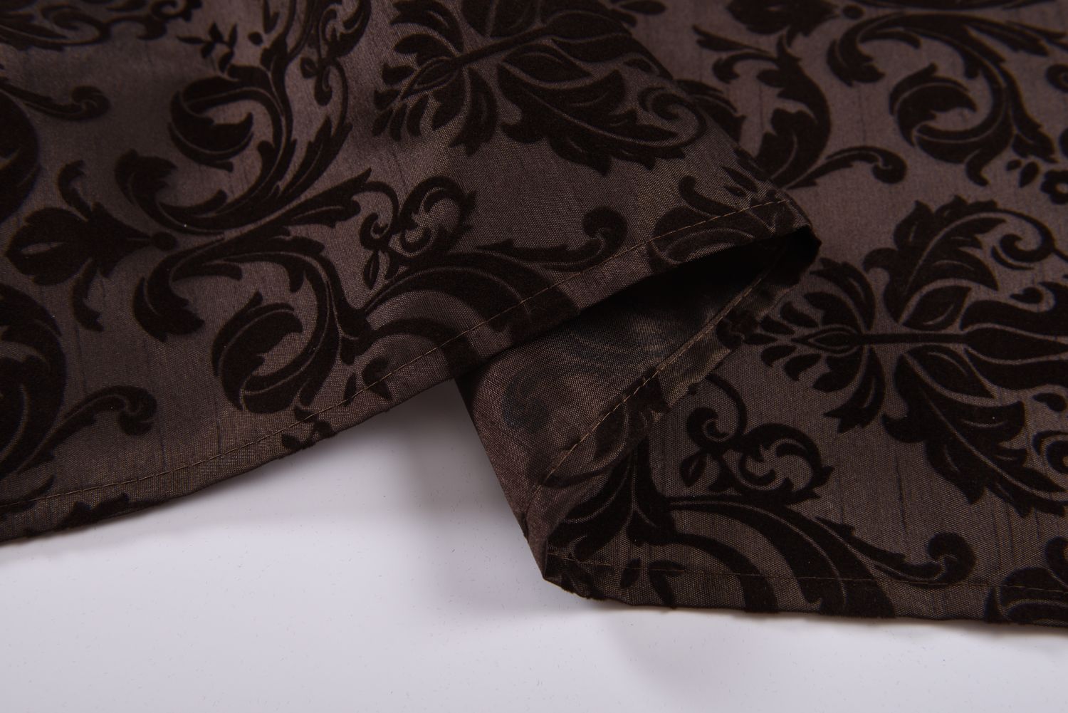 Vorhang Wildseide Optik Barock blickdicht Flockfasern Deko gemustert, blickdicht mit verdecktem Schlaufenband 20200 Vorhang Vorhang_Widseide_Optik_Barock_blickdicht_Flockfasern_Deko_gemustert_blickdicht_mit_verdecktem_Schlaufenband_20200_-_Gardinenbox.de_-_-3695549 | Gardinenbox.de