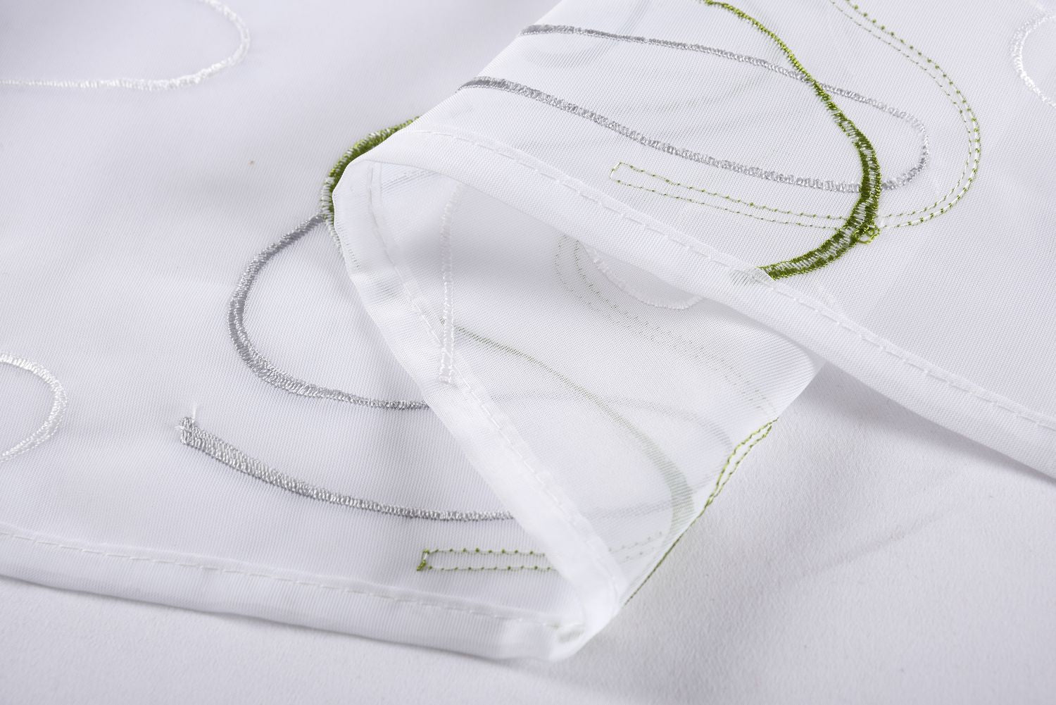 WELLE Stickerei Gardinen Set 4 Tlg. Raffhalter Tunneldurchzug Gardinenband für Gardinenschienen 112231 Gardinen Set WELLE_Stickerei_Gardinen_Set_4_Tlg._Raffhalter_Tunneldurchzug_Gardinenband_fur_Gardinenschienen_112231_-_Gardinenbox.de_-_-3695863 | Gardinenbox.de