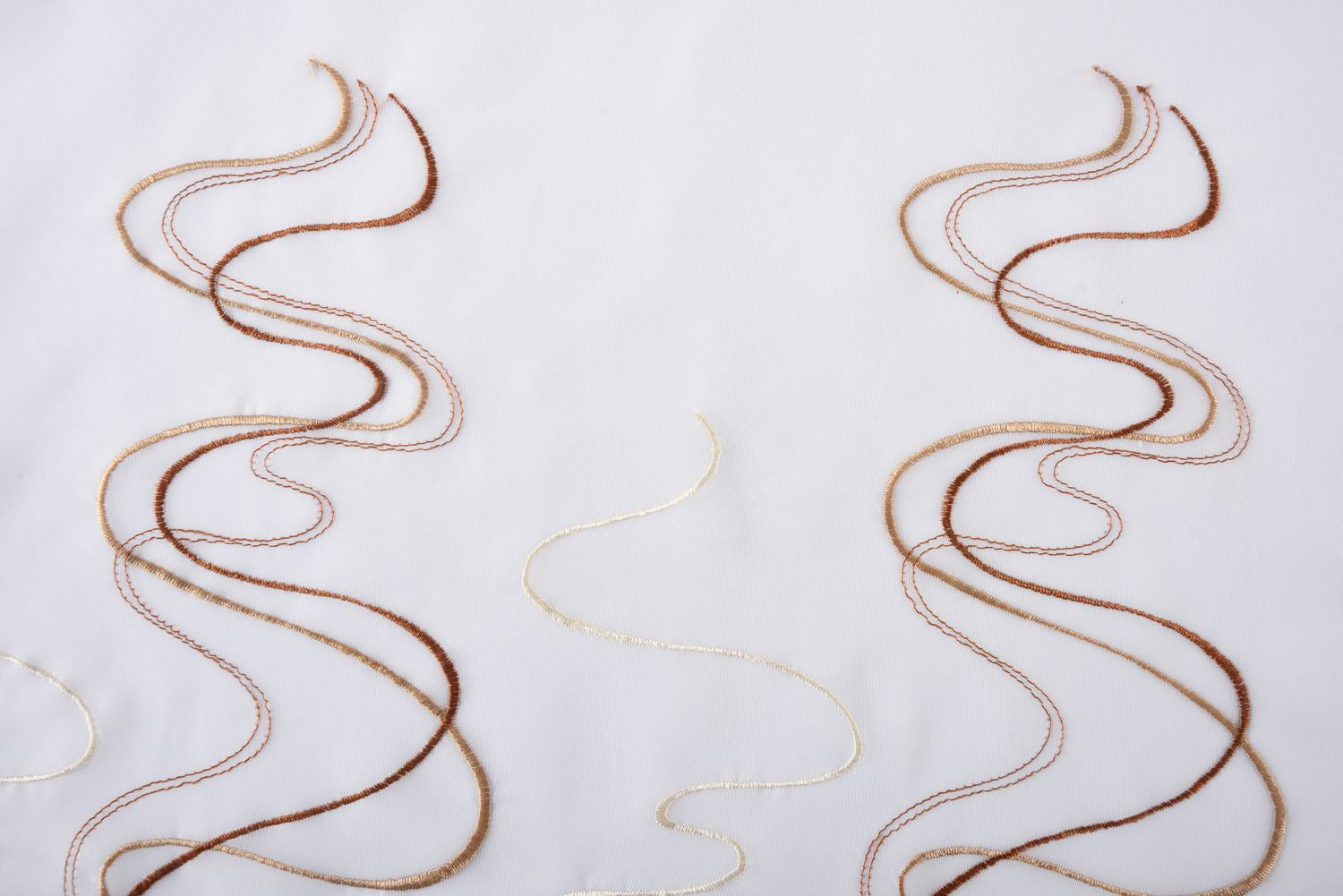 WELLE Stickerei Gardinen Set 4 Tlg. Raffhalter Tunneldurchzug Gardinenband für Gardinenschienen 112231 Gardinen Set WELLE_Stickerei_Gardinen_Set_4_Tlg._Raffhalter_Tunneldurchzug_Gardinenband_fur_Gardinenschienen_112231_-_Gardinenbox.de_-_-3695875 | Gardinenbox.de