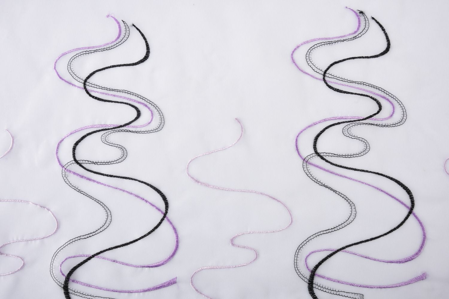 WELLE Stickerei Gardinen Set 4 Tlg. Raffhalter Tunneldurchzug Gardinenband für Gardinenschienen 112231 Gardinen Set WELLE_Stickerei_Gardinen_Set_4_Tlg._Raffhalter_Tunneldurchzug_Gardinenband_fur_Gardinenschienen_112231_-_Gardinenbox.de_-_-3695903 | Gardinenbox.de