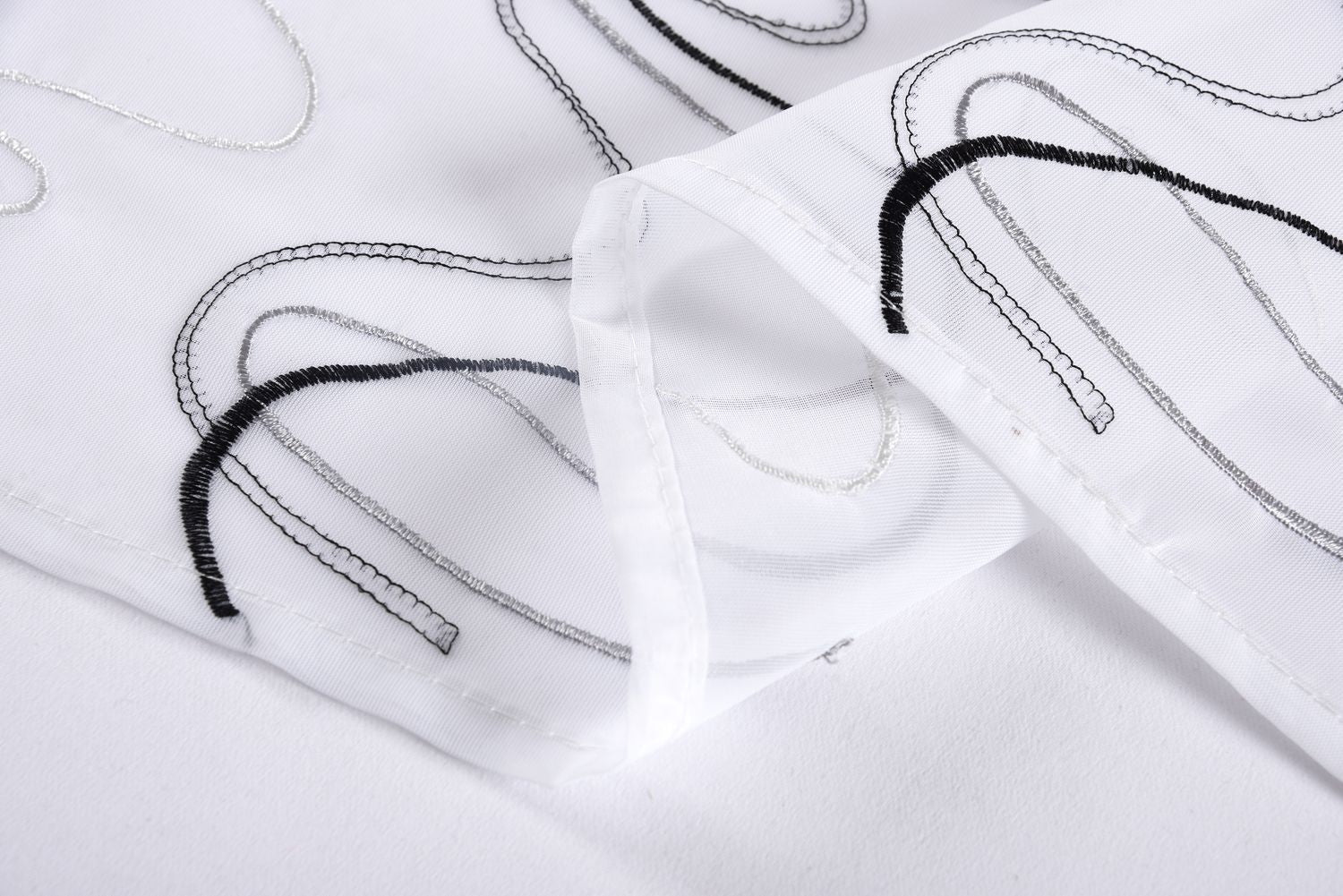 WELLE Stickerei Gardinen Set 4 Tlg. Raffhalter Tunneldurchzug Gardinenband für Gardinenschienen 112231 Gardinen Set WELLE_Stickerei_Gardinen_Set_4_Tlg._Raffhalter_Tunneldurchzug_Gardinenband_fur_Gardinenschienen_112231_-_Gardinenbox.de_-_-3695939 | Gardinenbox.de