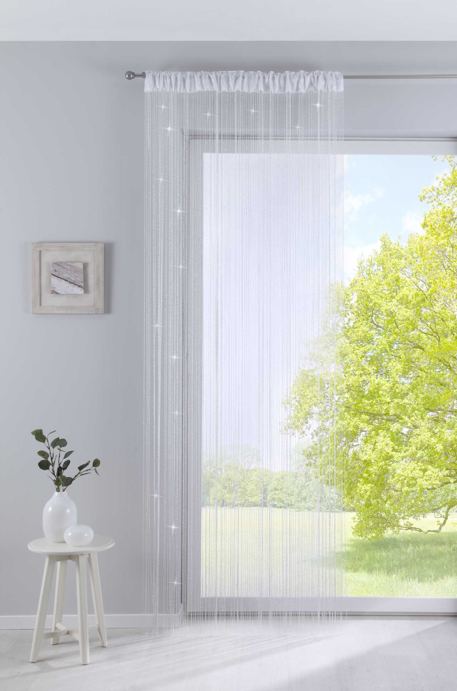 Fadengardine mit Tunneldurchzug und eingenähtem Kräuselband, geeignet für Gardinenstangen und Gardinenschienen Fadenvorhang Fadenstore Raumteiler 20303CN Weiß Lurex HxB 250x90 cm Fadengardine 20303CNweiss_lurex_eb48884e-67d0-4931-9e79-9b6ff4bd191c | Gardinenbox.de